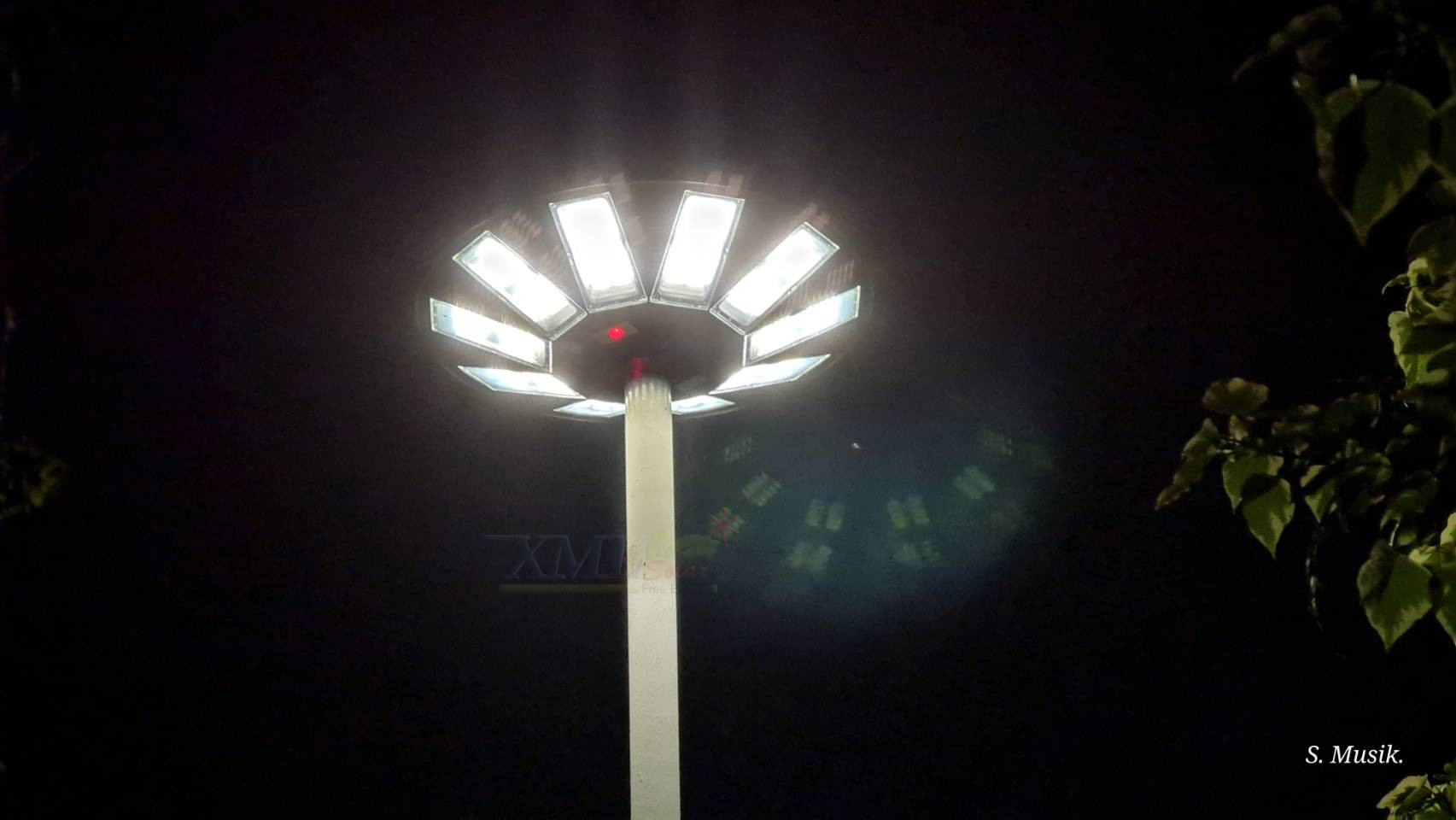 โคมไฟโซล่าเซลล์ UFO ทรงกลม (ขนาดใหญ่สุด 75 ซม.) (เปิดได้ 3 แสง) รุ่น MD-SLT38-500W