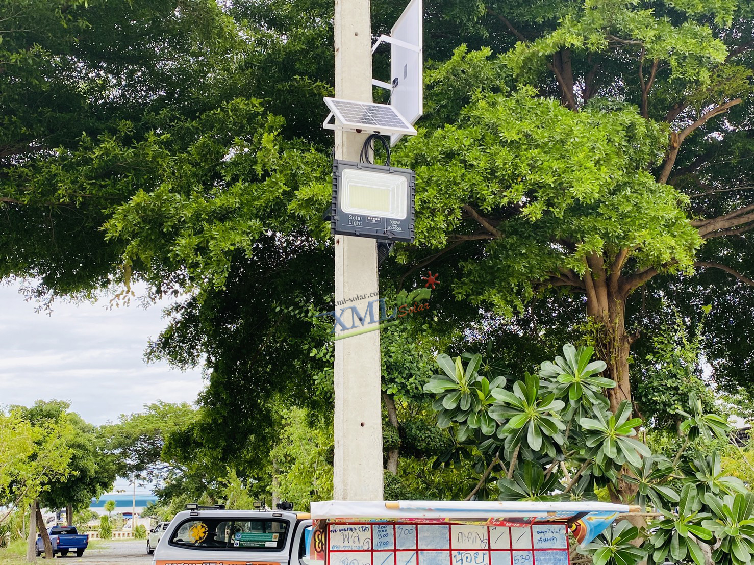 สปอร์ตไลท์โซล่าเซลล์ 300 W. รุ่นใหม่ JD8300L (แสง : ขาว)