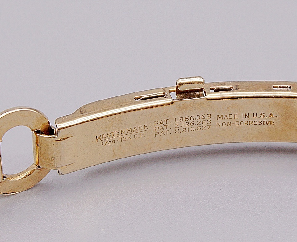 นาฬิกาเก่า BULOVA ไขลานสองเข็มครึ่ง พร้อมกล่อง