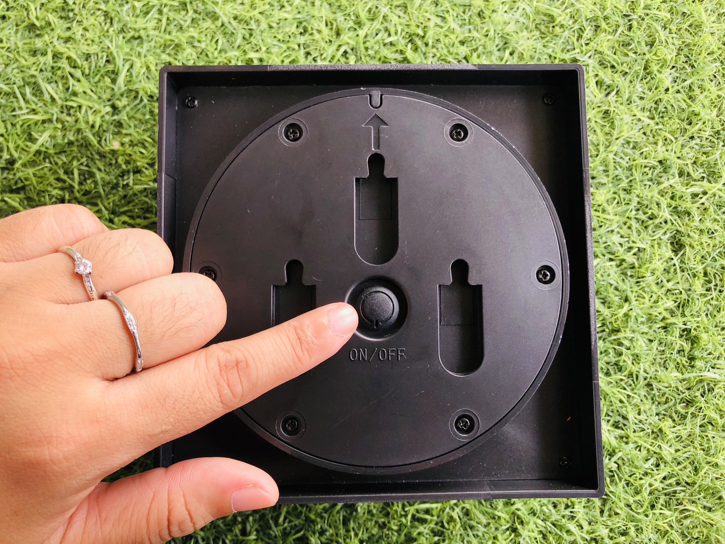 โคมไฟติดผนังโซล่าเซลล์ Luxury Design ส่องบนล่าง รุ่น TB-282 (เปิดได้ 2 แสง)