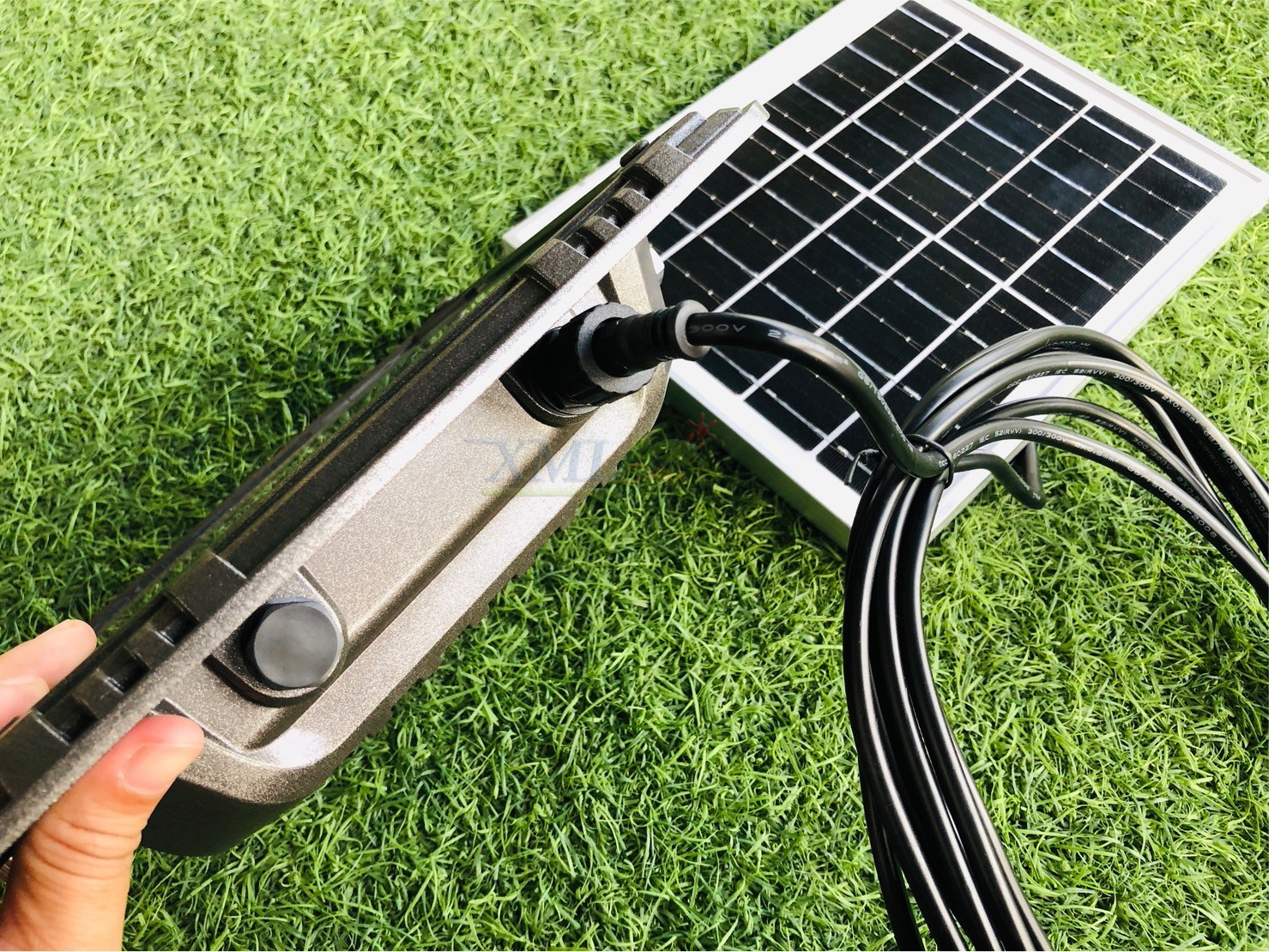 สปอร์ตไลท์โซล่าเซลล์ 100 W. รุ่น JD-18100