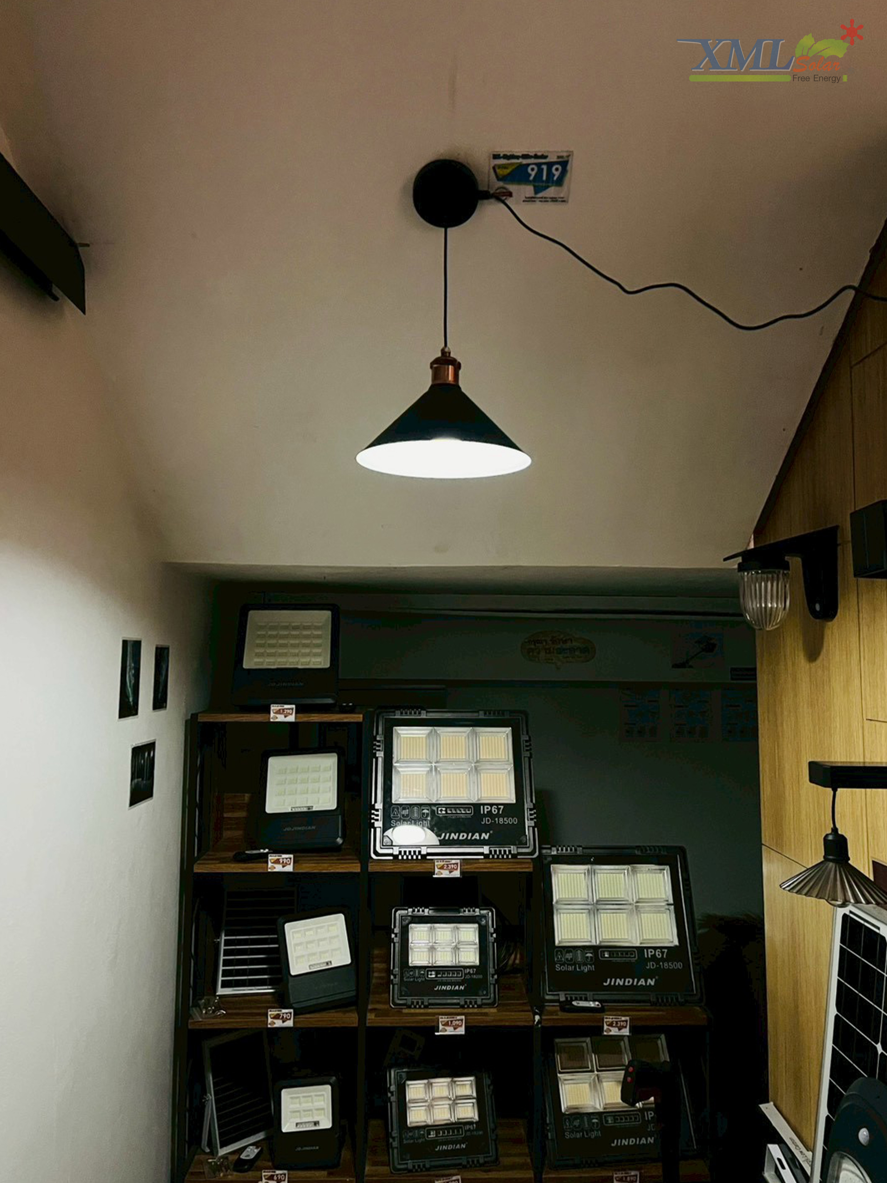 โคมไฟโซล่าเซลล์ ติดเพดาน รุ่น LSXML-241-A (เปิดได้ 2 แสง)