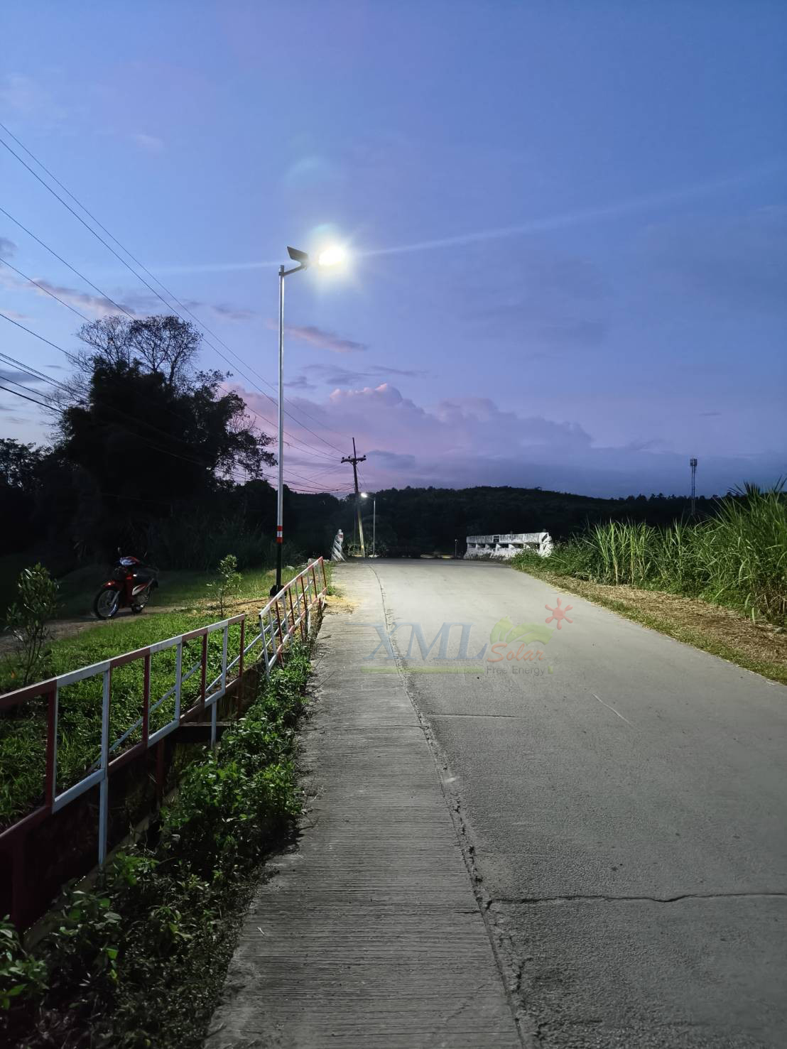 โคมไฟถนนโซล่าเซลล์ 600W รุ่น MD-SLT30-600W (แสง : ขาว)