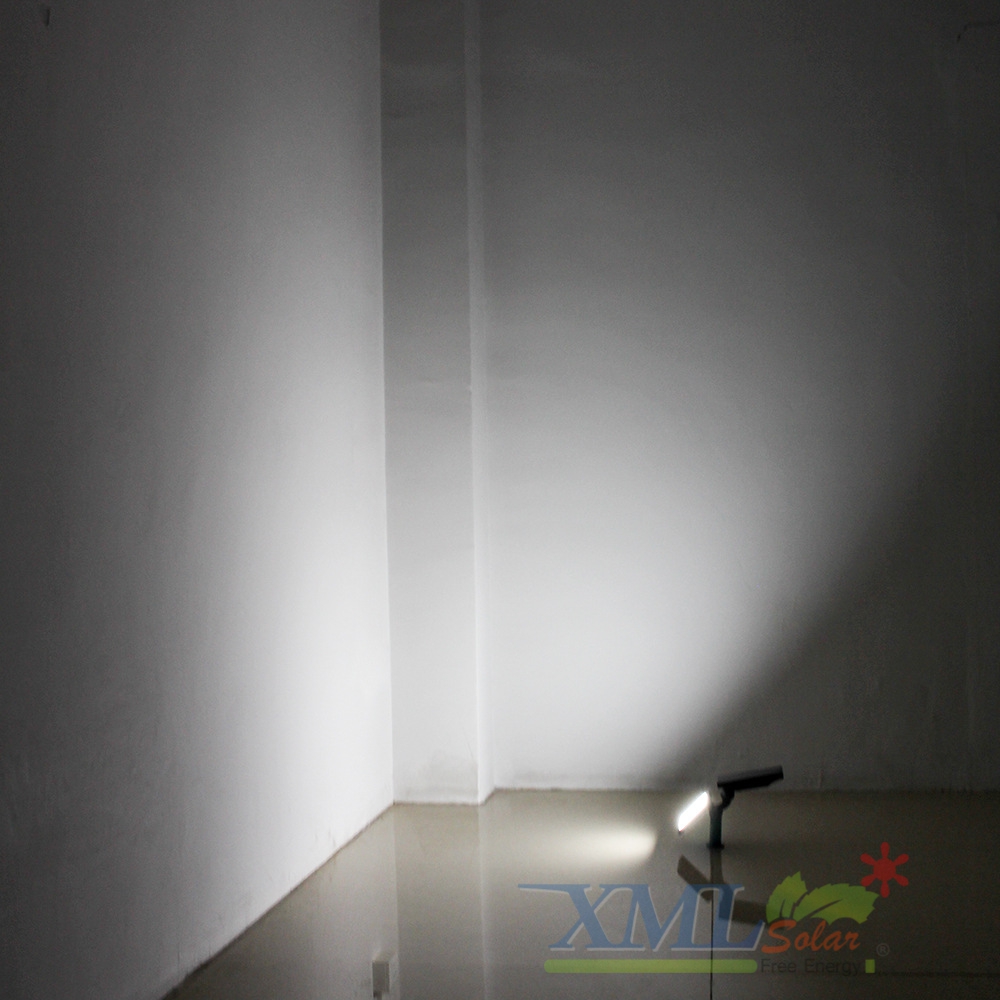 สปอร์ตไลท์ปักสนามโซล่าเซลล์ 48 LED (รุ่นเเบน) (เเสง : ขาว) 1 แถม 1