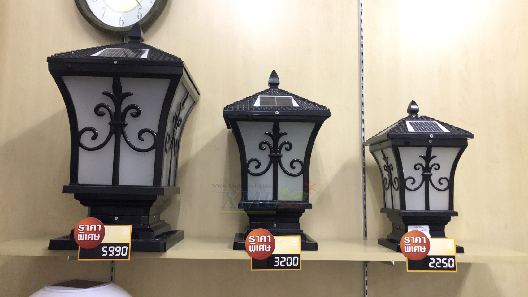 โคมไฟหัวเสาโซล่าเซลล์ + AC ทรง Grand เเบบที่ 2 (สีดำ) (เเสง : ขาว + เหลืองวอมไวท์) (37 cm.)