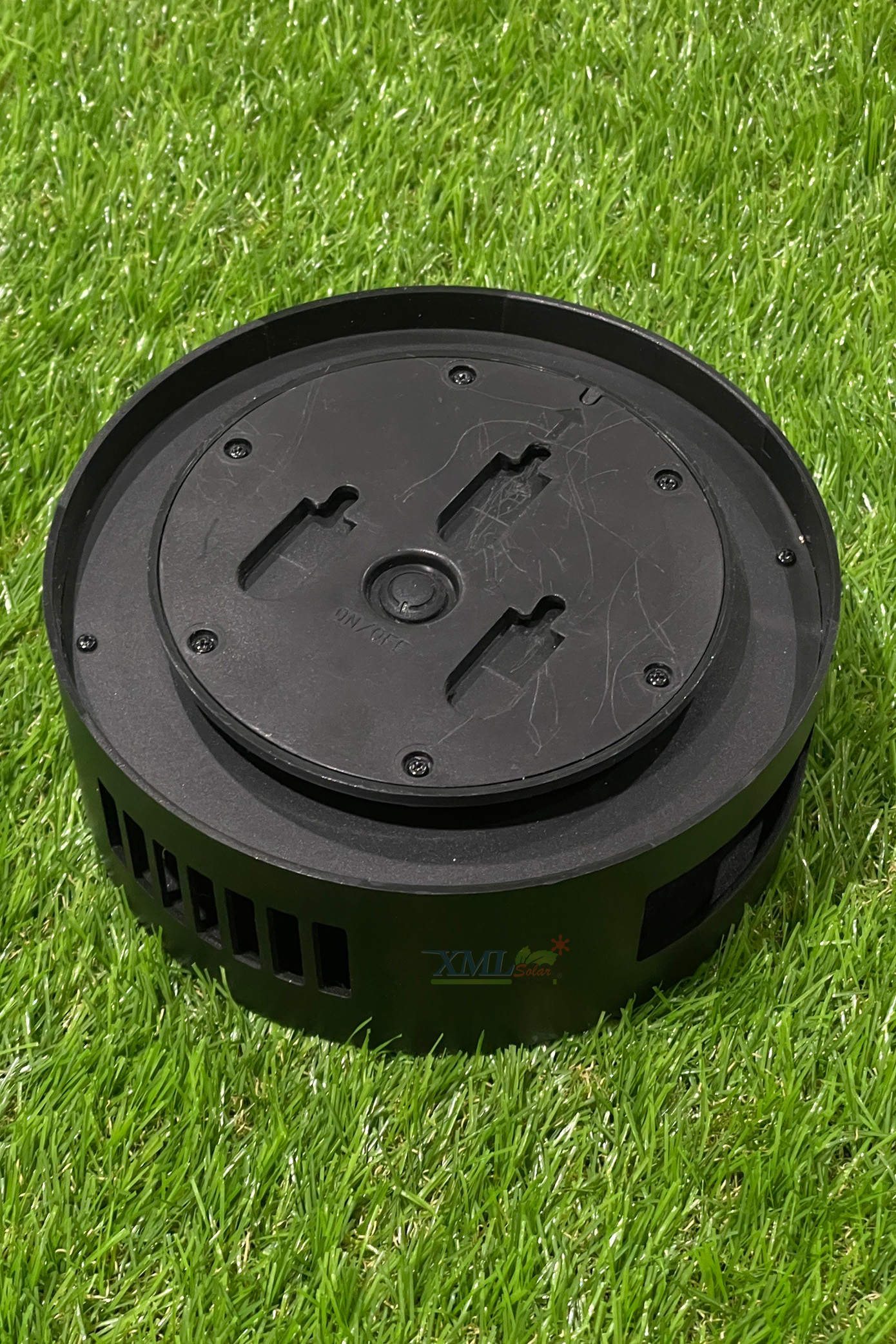 โคมไฟติดผนังโซล่าเซลล์ Luxury Design ส่องบนล่าง รุ่น TB-281 (แสง : เหลืองวอมไวท์)