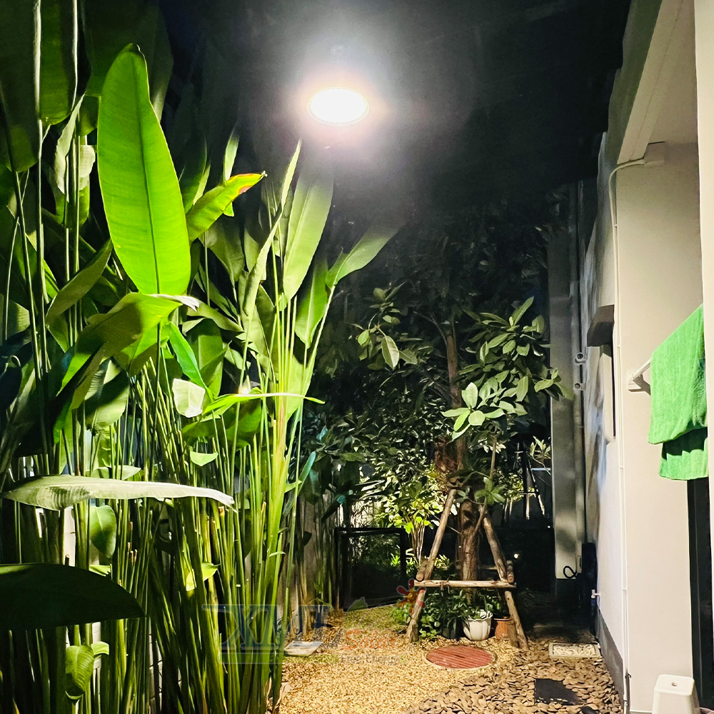 โคมไฟโซล่าเซลล์ ติดเพดาน Highbay รุ่น D MAX 400W (แสง : เหลืองวอมไวท์)