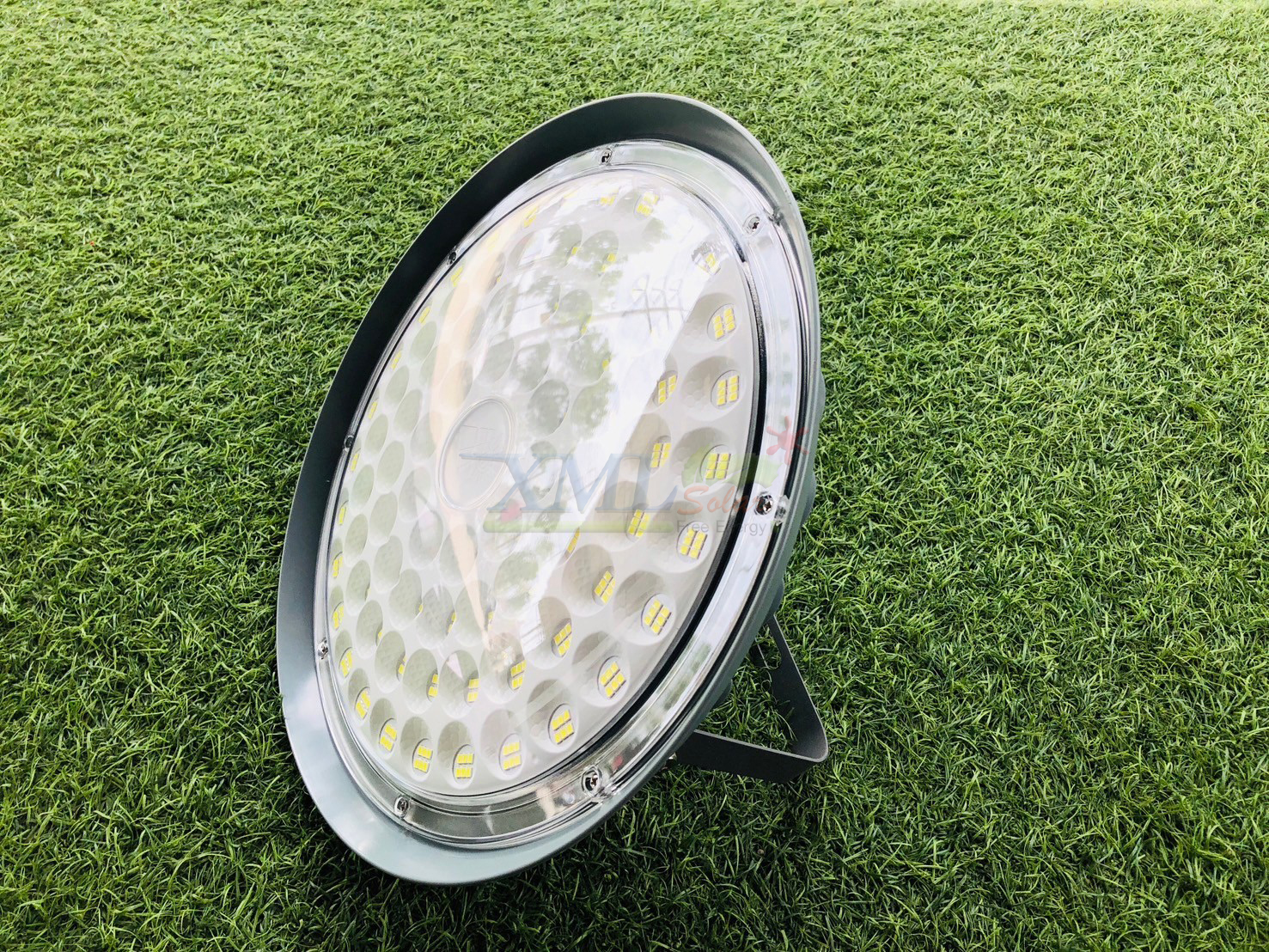 โคมไฟถนนโซล่าเซลล์ รุ่น MD-SLT88-400W-DMax (แสง : ขาว)