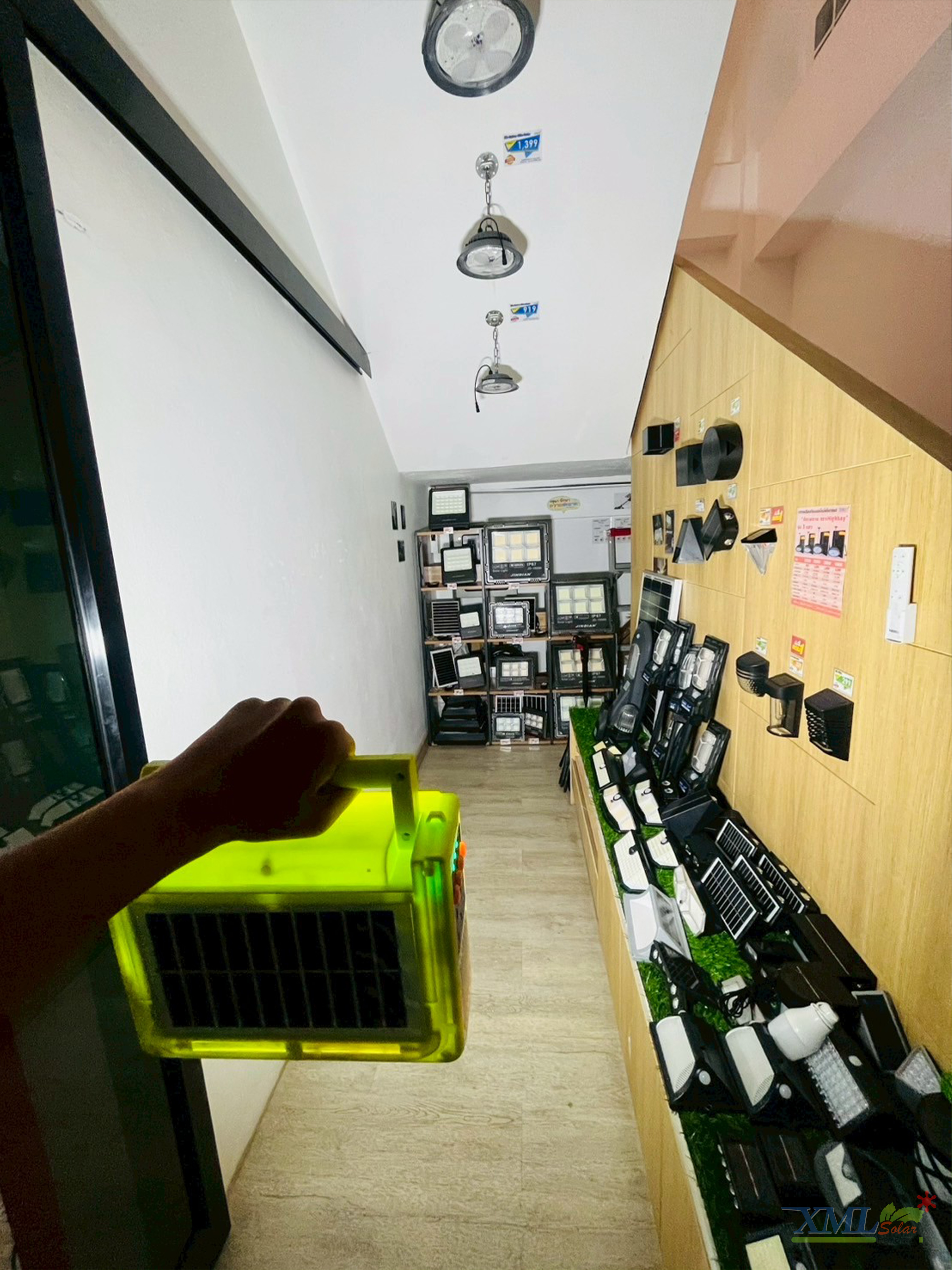 ไฟฉายอเนกประสงค์โซล่าเซลล์ รุ่น LSXML-235