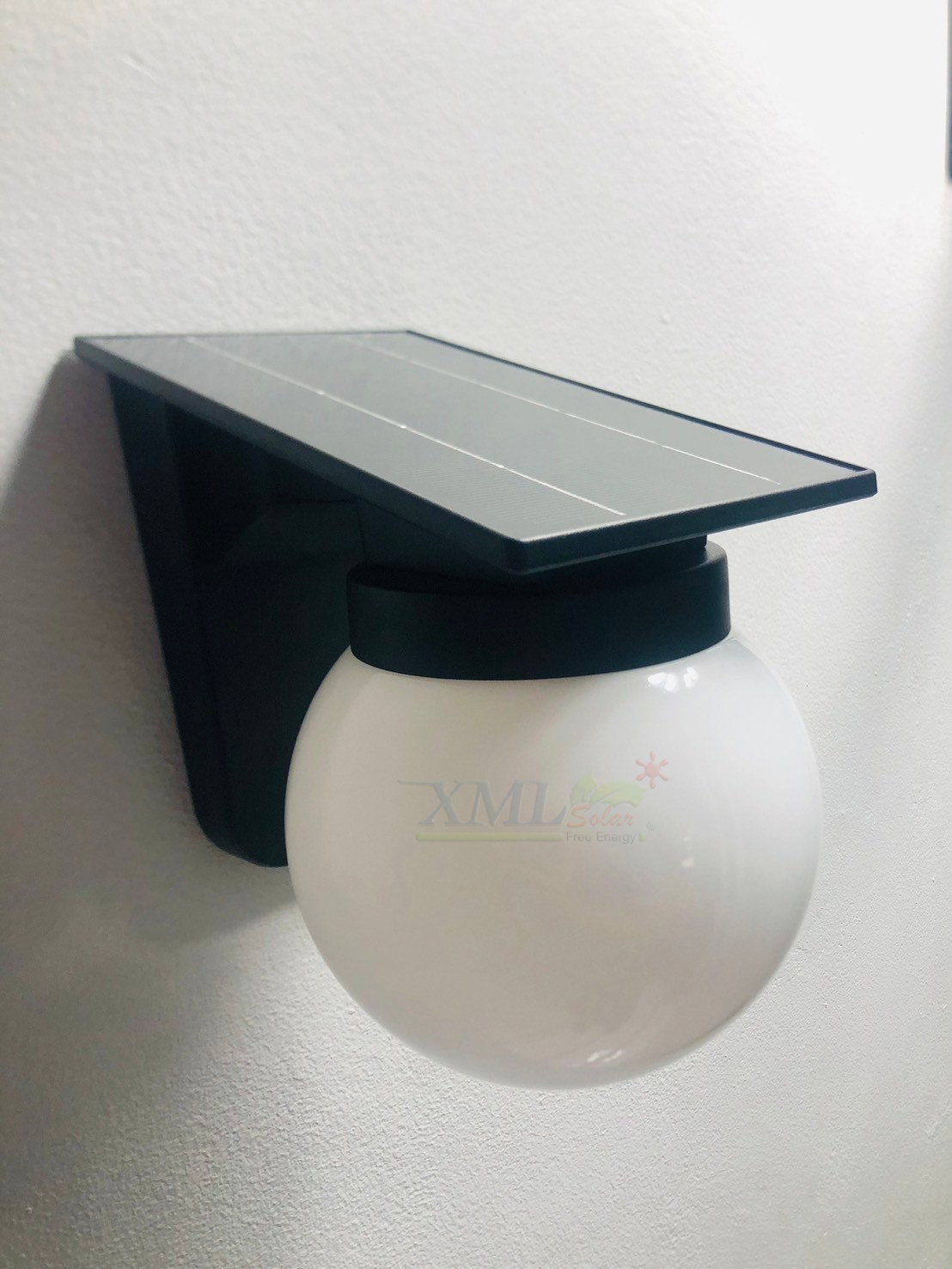 โคมไฟติดผนังโซล่าเซลล์ รุ่น MD-SOLAR-Q5001 (เปิดได้ 3 แสง)