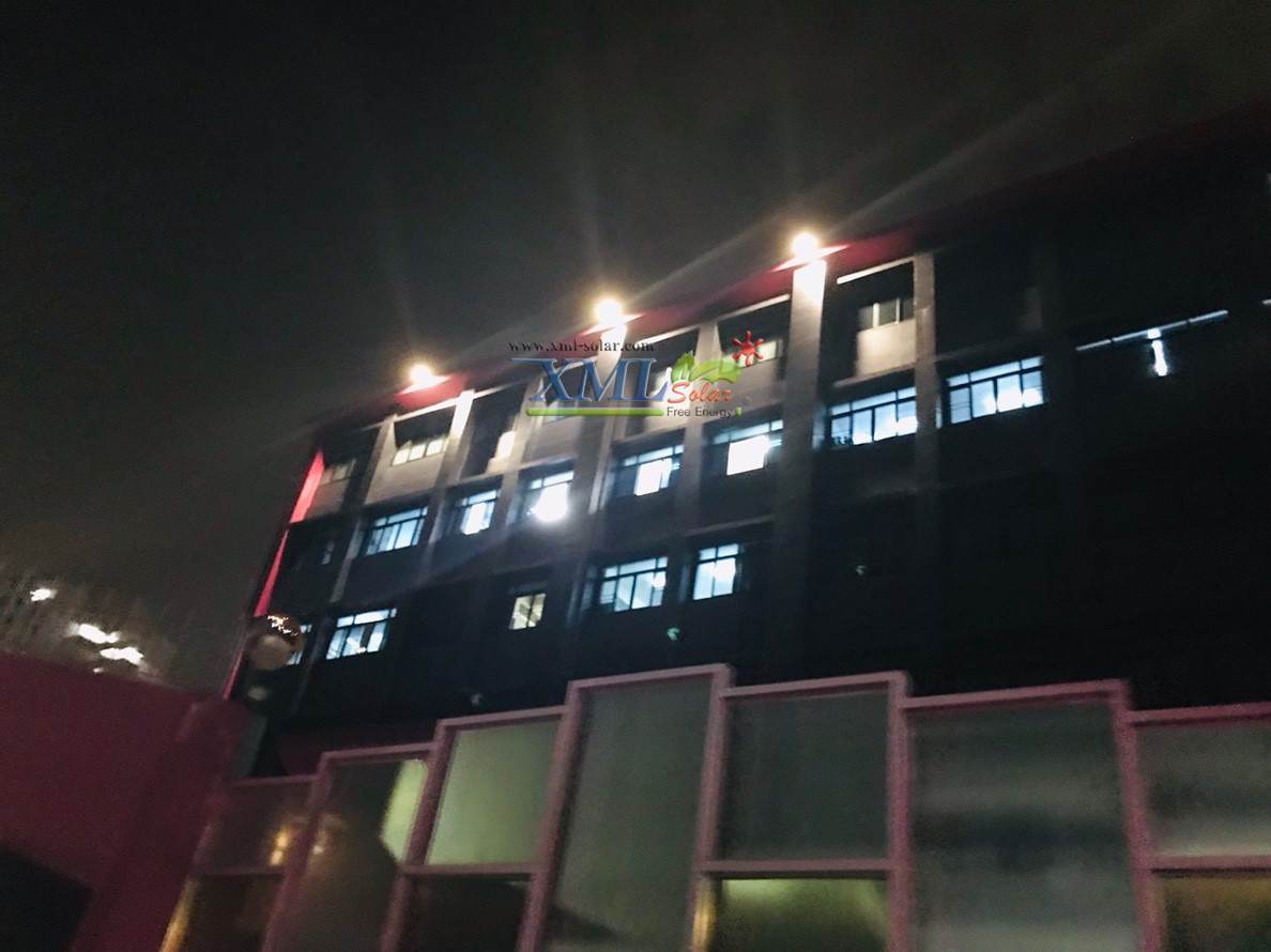 ไฟสปอตไลท์โซล่าเซลล์ 6500 Lumens. ไซต์ใหญ่ (เเสง : เหลืองวอมไวท์)