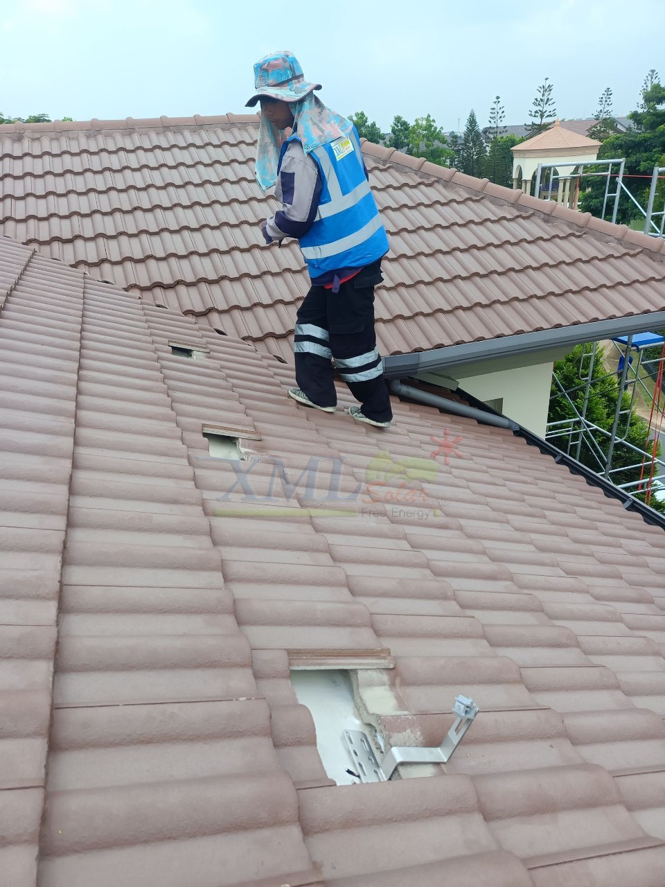 ระบบโซล่าเซลล์ติดหลังคา Enphase Solar Rooftop ขนาด 5.04 KW (ON-GRID) 3 Phase พร้อมติดตั้ง