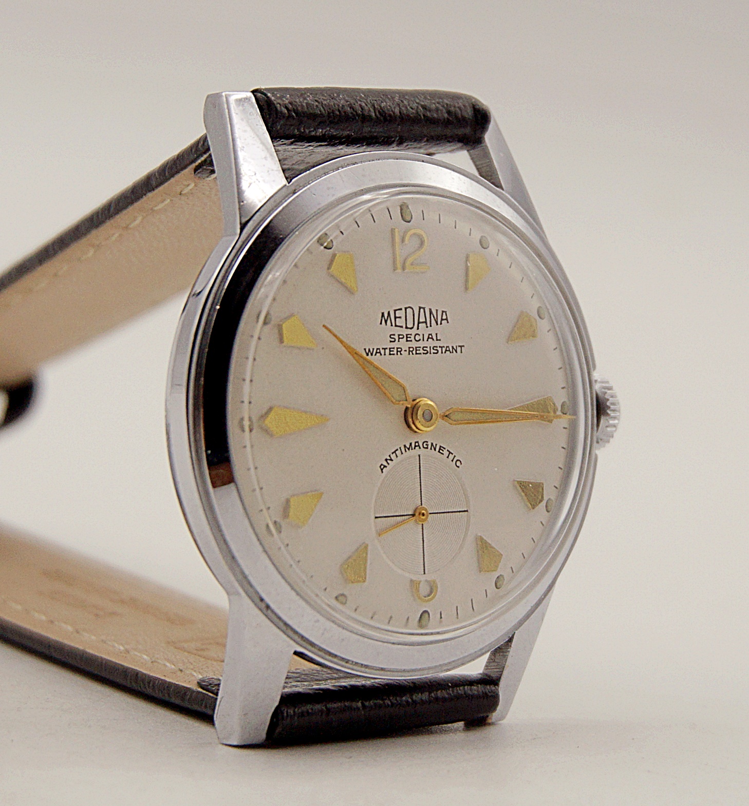 นาฬิกาเก่า MEDANA ไขลานสองเข็มครึ่ง