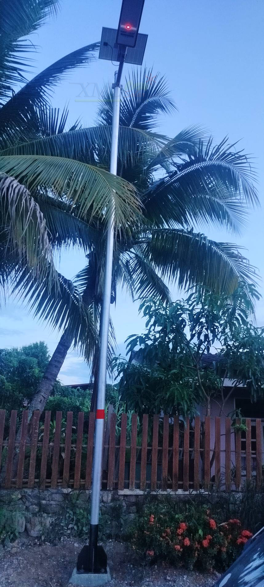 โคมไฟถนนโซล่าเซลล์ 600W รุ่น MD-SLT30-600W (แสง : ขาว)