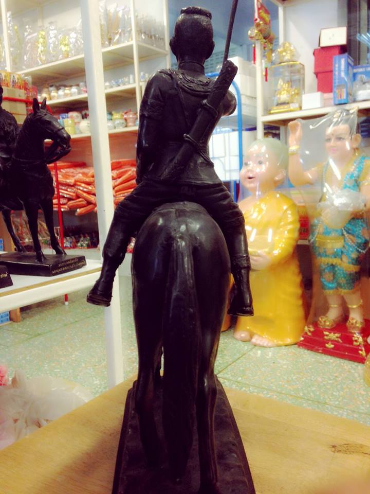 สมเด็จพระนเรศวรทรงม้า ทองเหลืองลงดำ 5 นิ้ว สวยงามโดดเด่น รหัส 110