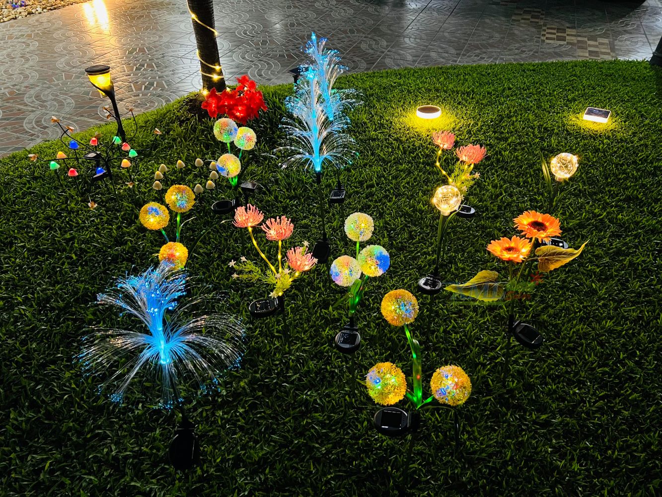 ไฟปักสนามโซล่าเซลล์ ทรงทานตะวัน 2 ดอก (แสง : เหลืองวอมไวท์)(1 แถม 1)