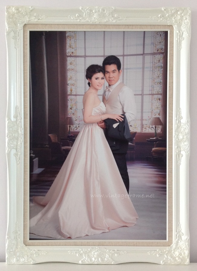 กรอบหลุยส์ไม้แท้ ขนาด 20x30 นิ้ว สีขาวมุก รวมอัดเคลือบภาพ
