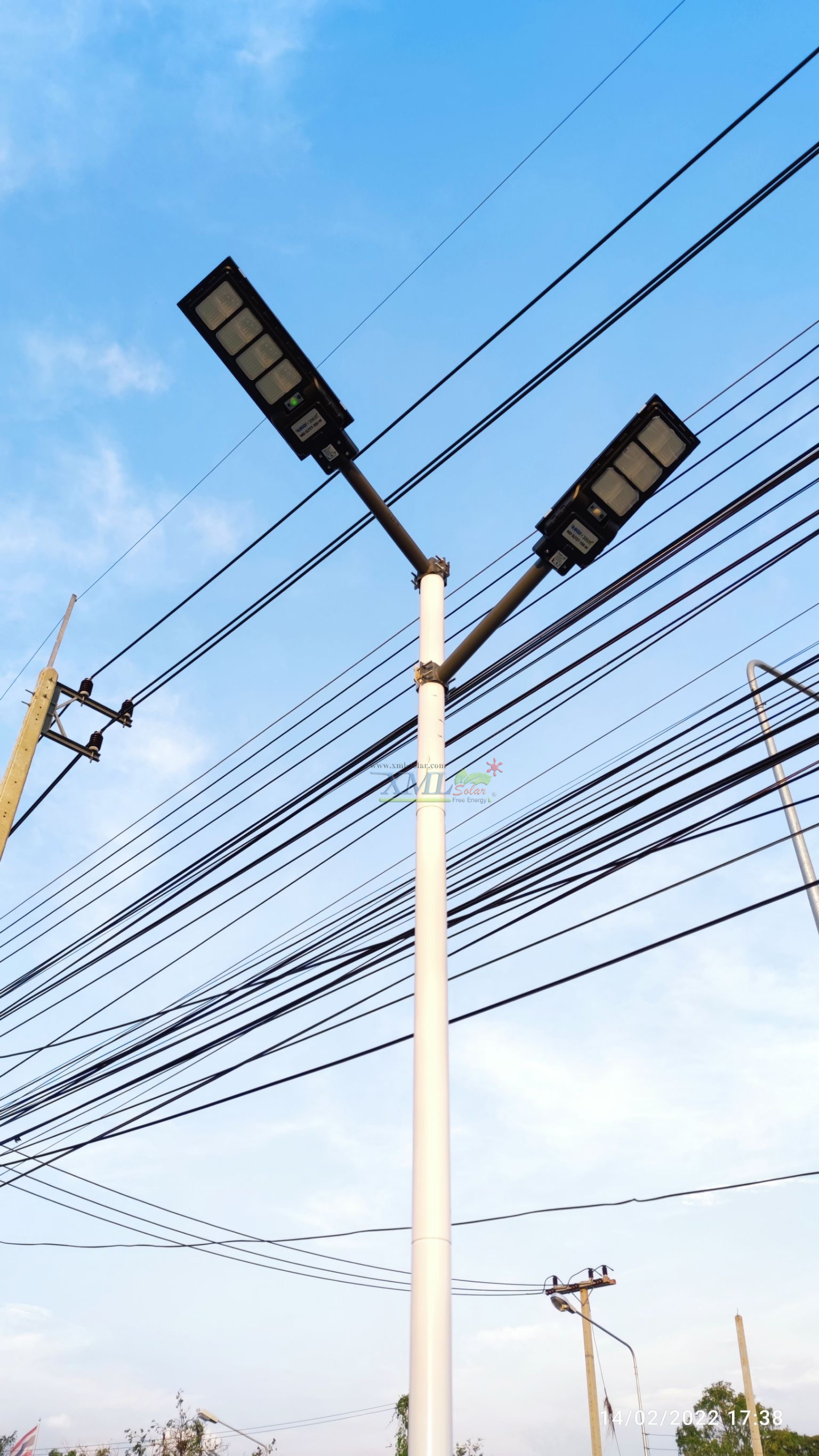 โคมไฟถนนโซล่าเซลล์ Modi x XML-Solar 200W (แสง : ขาว)(Motion sensor)