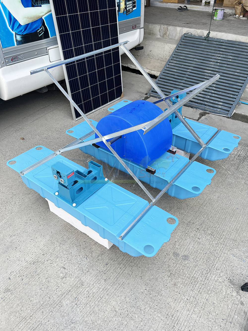 กังหันตีน้ำโซล่าเซลล์ รุ่นช้างน้อย 4 ใบพัด 3 ทุ่น