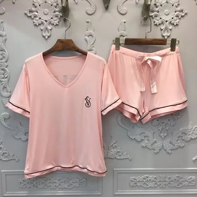 ชุดนอนผ้า โมดอล เนื้อผ้านิ่ม ใส่สบาย ฟรีไซส์ มี 2 สี ดำ โอรส ราคาส่ง 3 ชิ้น คละแบบได้ชุดละ 550 บาท