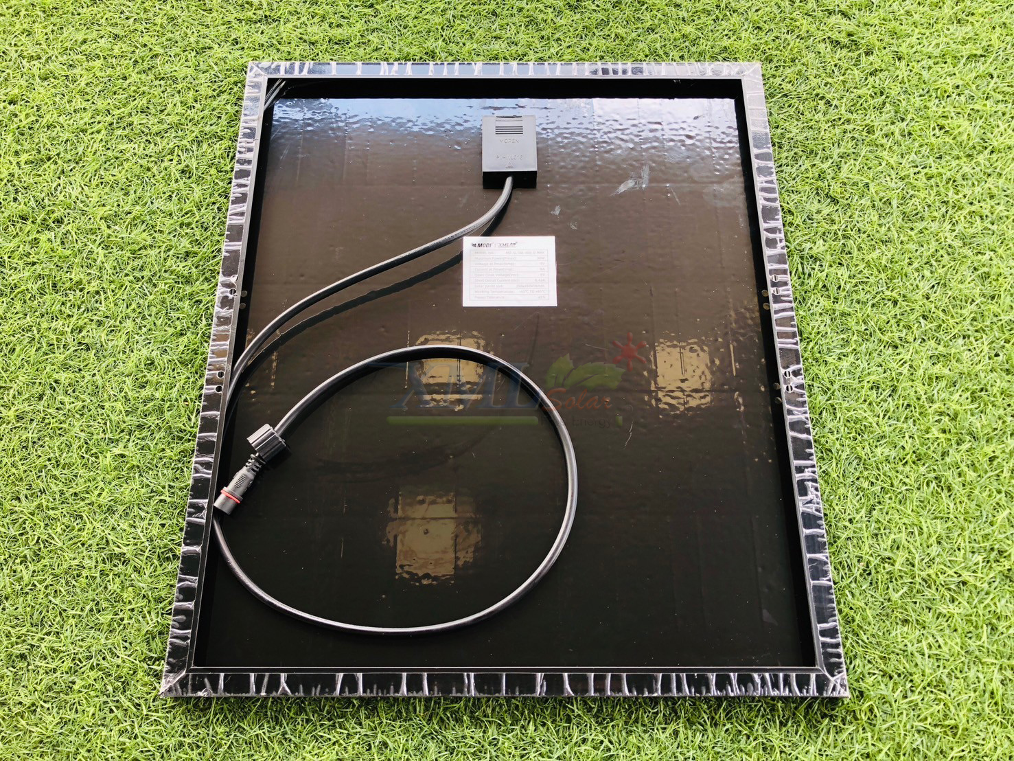 โคมไฟถนนโซล่าเซลล์ รุ่น MD-SLT88-400W-DMax (แสง : ขาว)