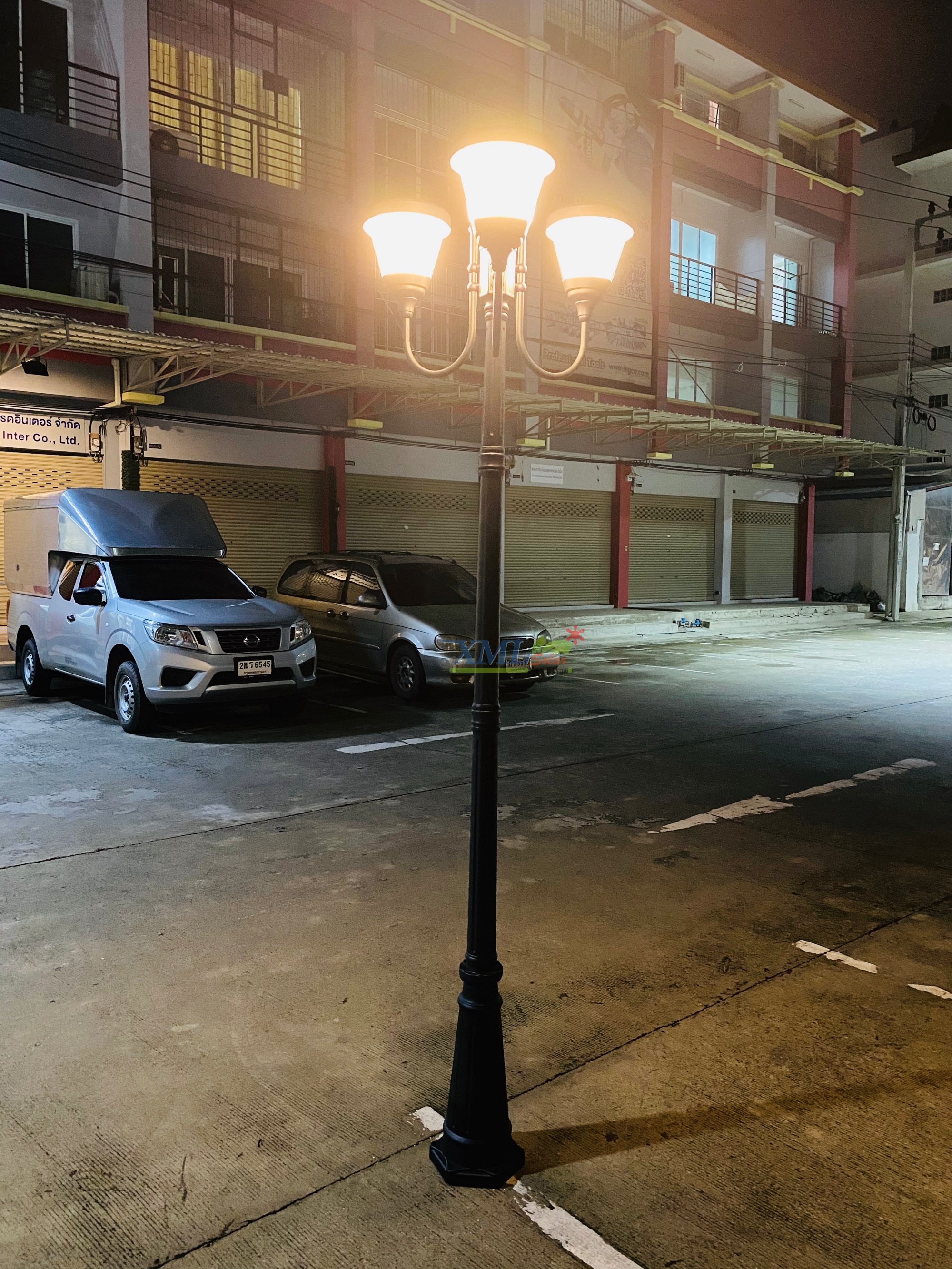 ไฟตั้งพื้นโซล่าเซลล์ ทรง U-Shape 3 ช่อ 255 ซม. (แสง : เหลืองวอมไวท์)