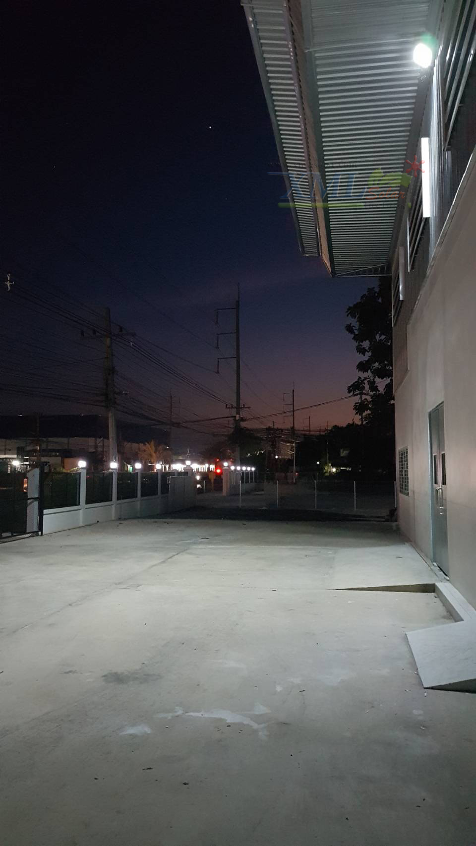 ไฟสปอตไลท์โซล่าเซลล์ 400 W. รุ่น Modi x XML ไซต์ใหญ่ (เเสง : ขาว)