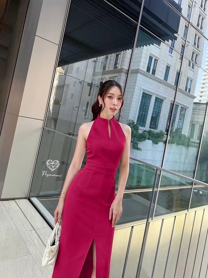 เดรสแขนกุดทรงสอบตัวยาวสีชมพูผ่าหน้า แพทเทิ้นสวยมากค่า สวยหรู ดูแพงมากๆค่ารุ่นนี้ไม่มีผิดหวังแน่นอน ใส่vacayถ่ายรูปกับแก๊งค์เพื่อนๆไม่มีผิดหวังเลยค่า ห้ามพลาดเลยน้าตัวนี้