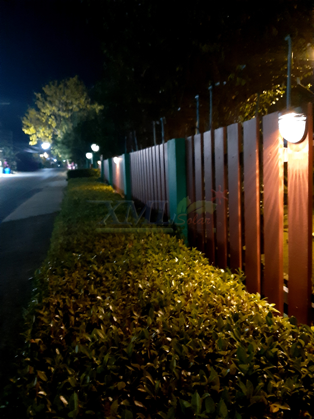 ไฟผนังโซล่าเซลล์ Modern รุ่น กลม (แสง : เหลืองวอมไวท์)