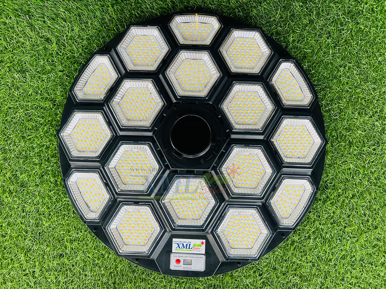 โคมไฟโซล่าเซลล์ UFO ทรงกลม รุ่นทรงรังผึ้ง (เปิดได้ 3 แสง)