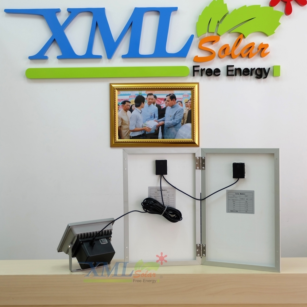 ไฟสปอตไลท์โซล่าเซลล์ รุ่น 30 Watt (เเสง : ขาว)
