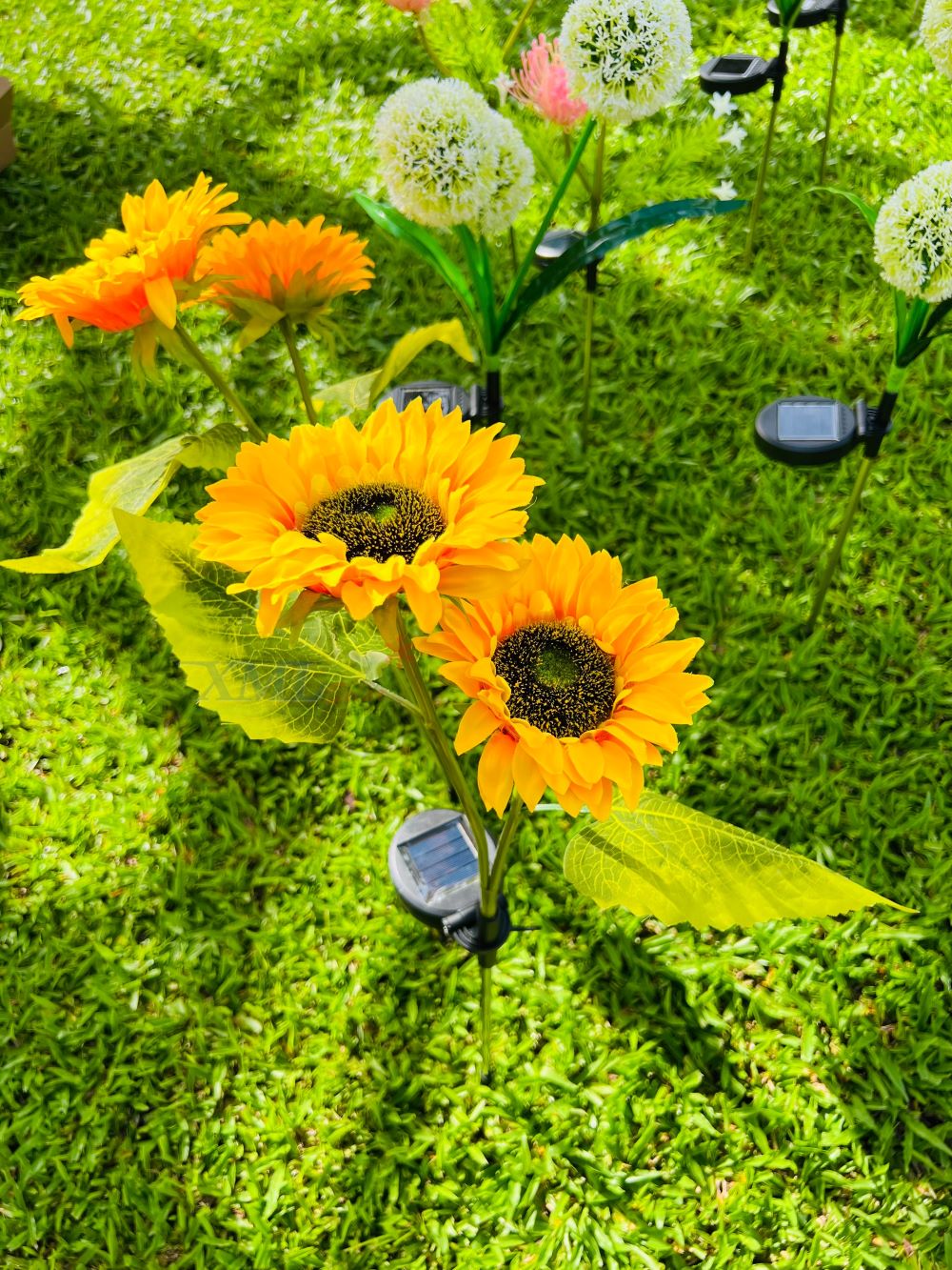 ไฟปักสนามโซล่าเซลล์ ทรงทานตะวัน 2 ดอก (แสง : เหลืองวอมไวท์)(1 แถม 1)