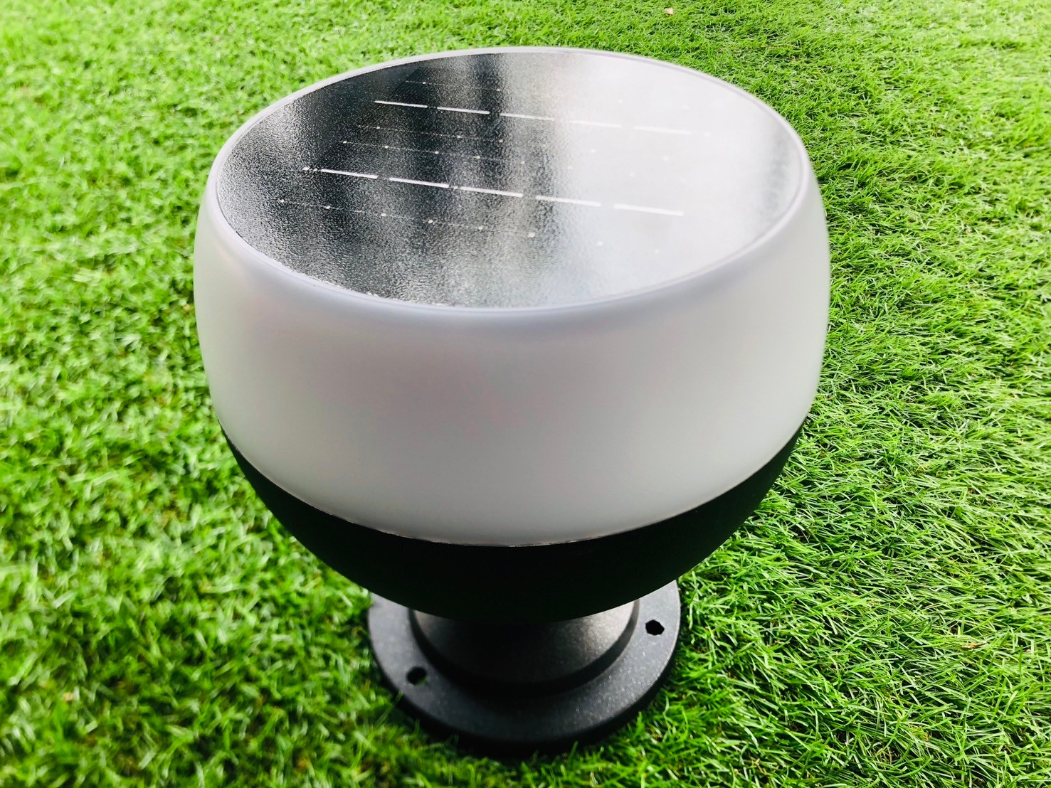 โคมไฟหัวเสาโซล่าเซลล์ รุ่น TZ-404 (แสงขาว + เหลืองวอมไวท์)