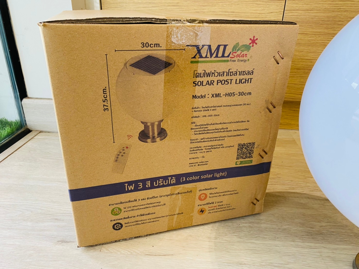 โคมไฟหัวเสาโซล่าเซลล์ ทรงกลมฐานสเเตนเลส (30 ซม.) + Remote (เปิดได้ 3 แสง)+AC