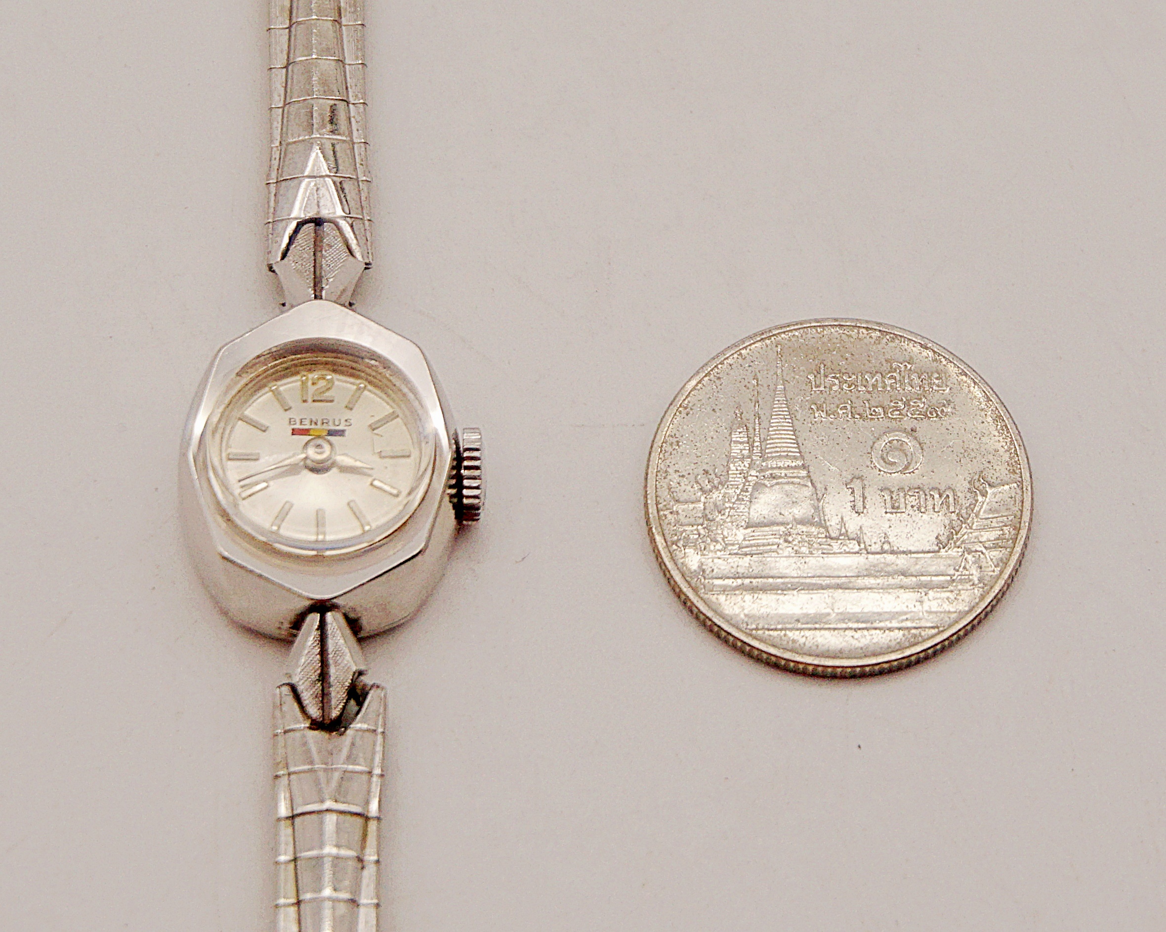 นาฬิกาเก่า BENRUS ไขลาน (นาฬิกาผู้หญิง)