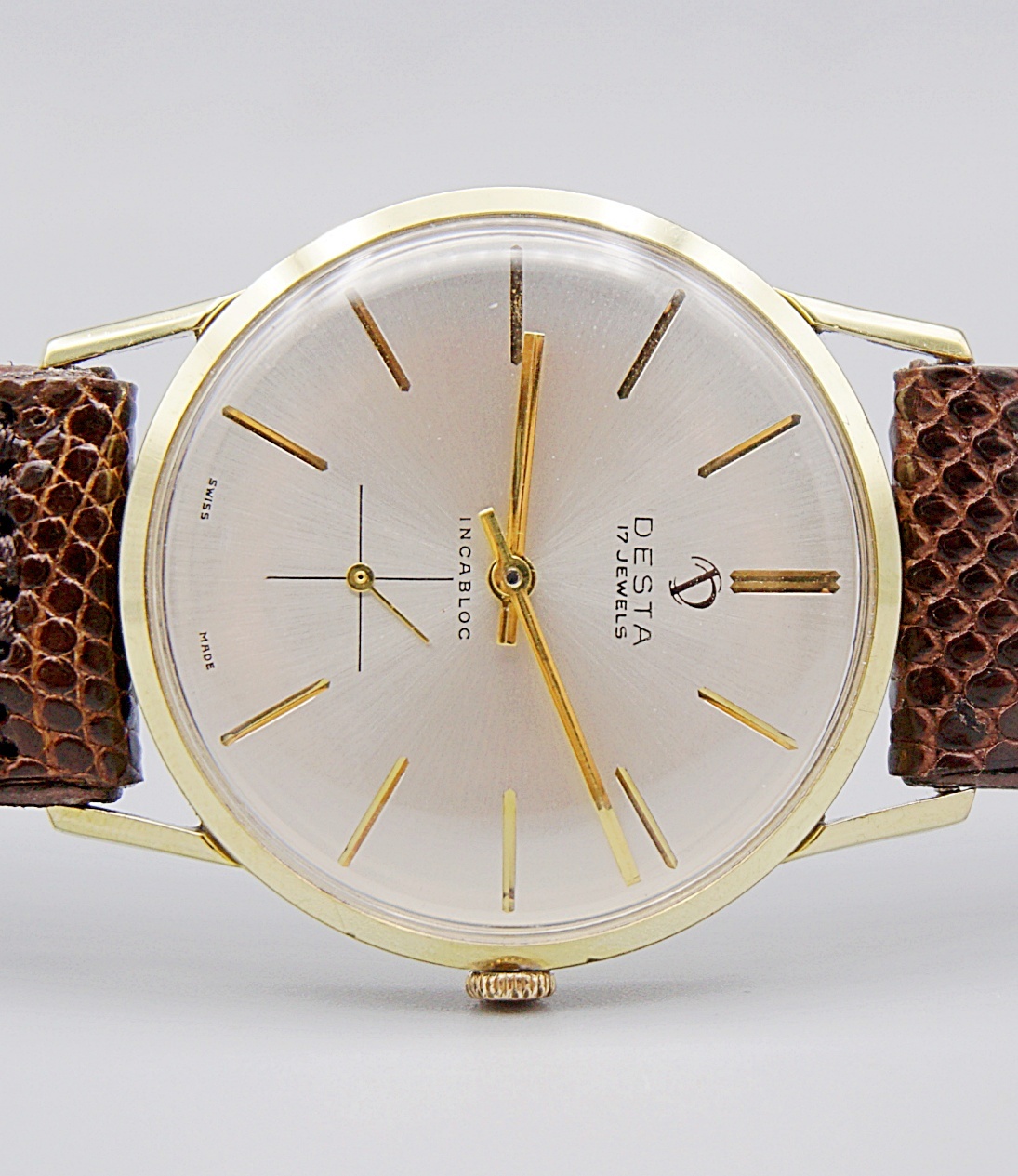 นาฬิกาเก่า DESTA ไขลานสองเข็มครึ่ง