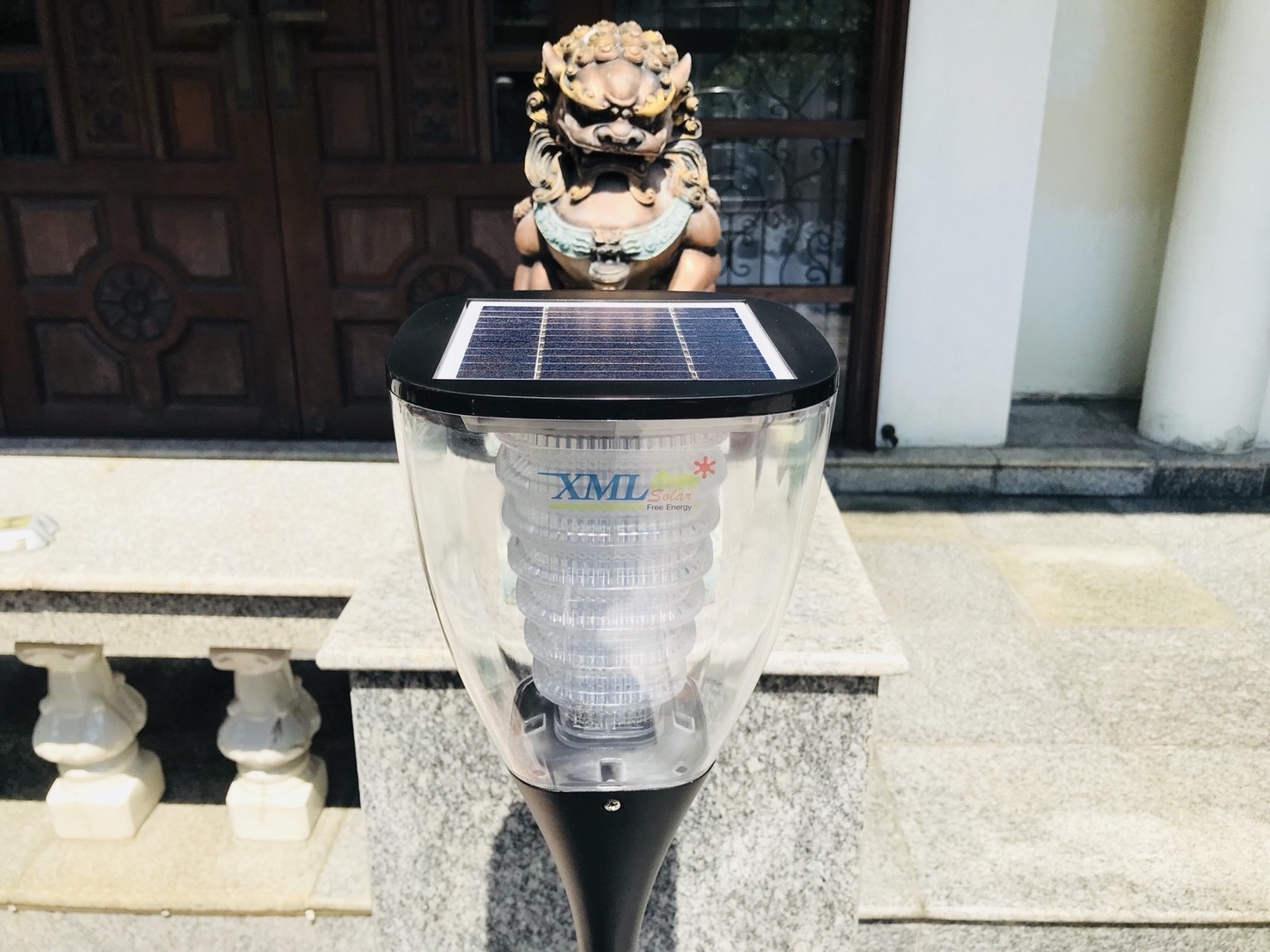 ไฟตั้งพื้นสนามโซล่าเซลล์ ทรงถ้วย (เเสง : ขาว)(1 แถม 1)