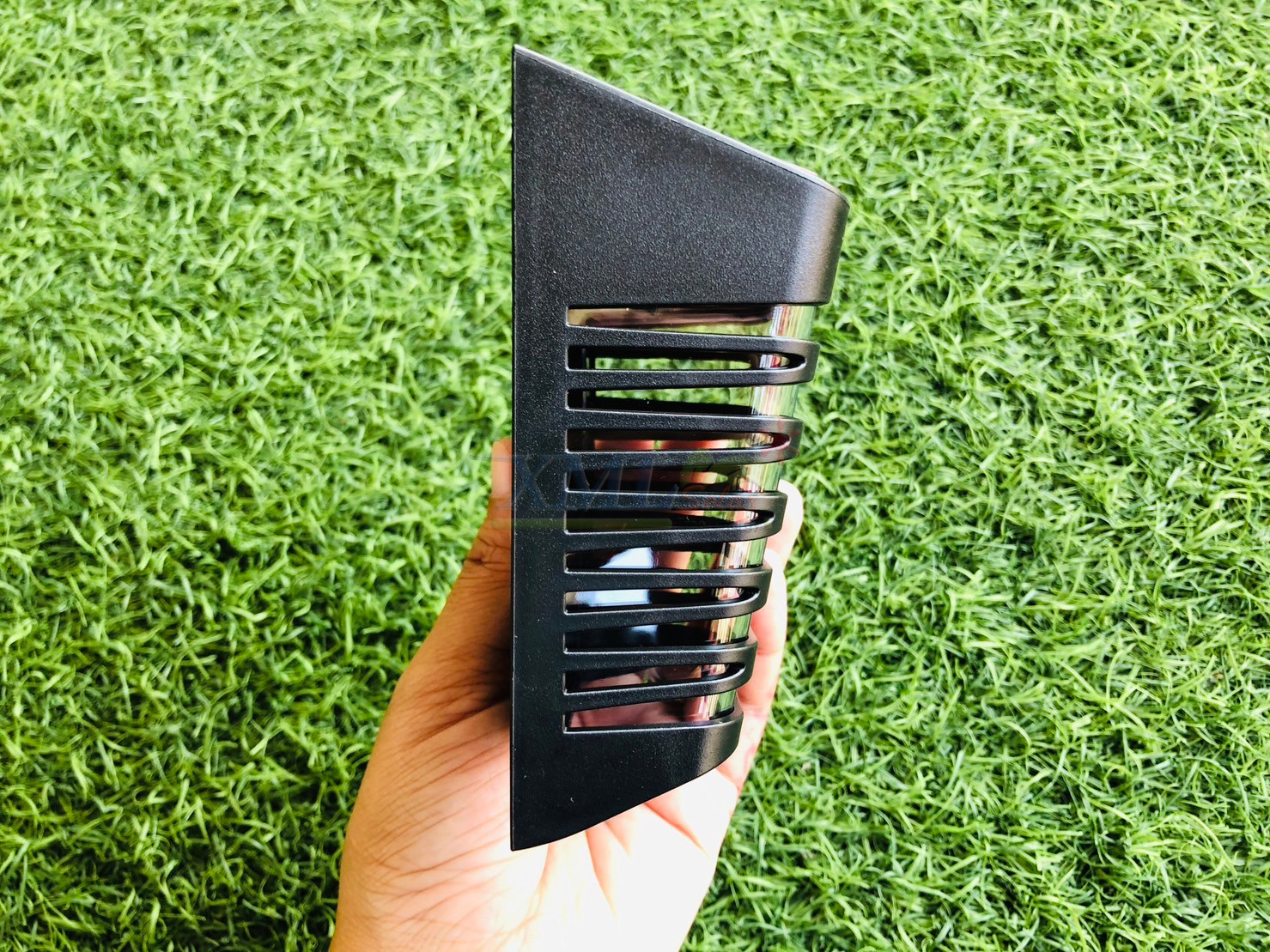 ไฟผนังโซล่าเซลล์ Modern รุ่น เหลี่ยม (แสง : เหลืองวอมไวท์)