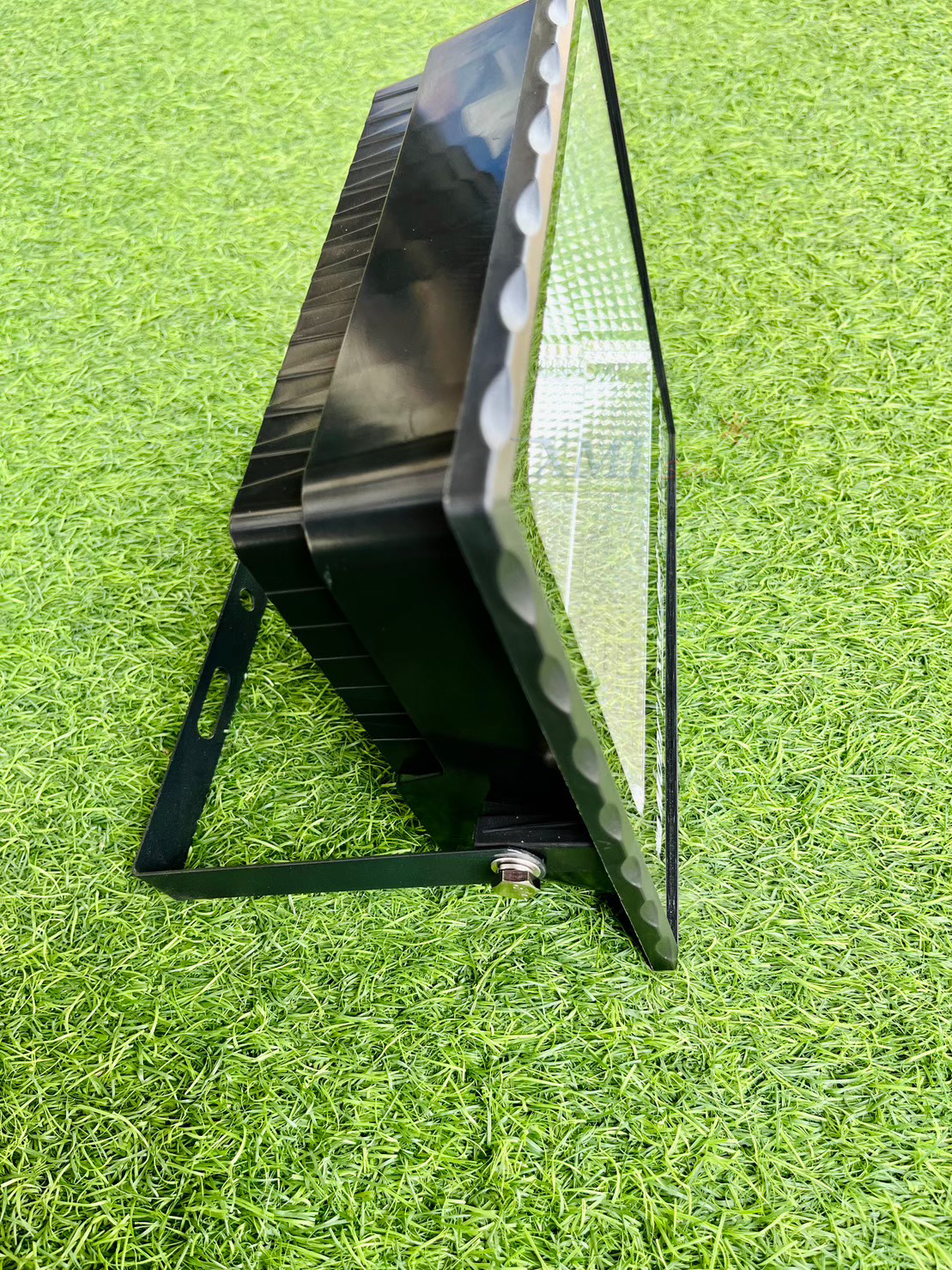 รุ่นประหยัด ไฟสปอตไลท์โซล่าเซลล์ 200 W. รุ่น MODI x XML (เปิดได้ 3 แสง)