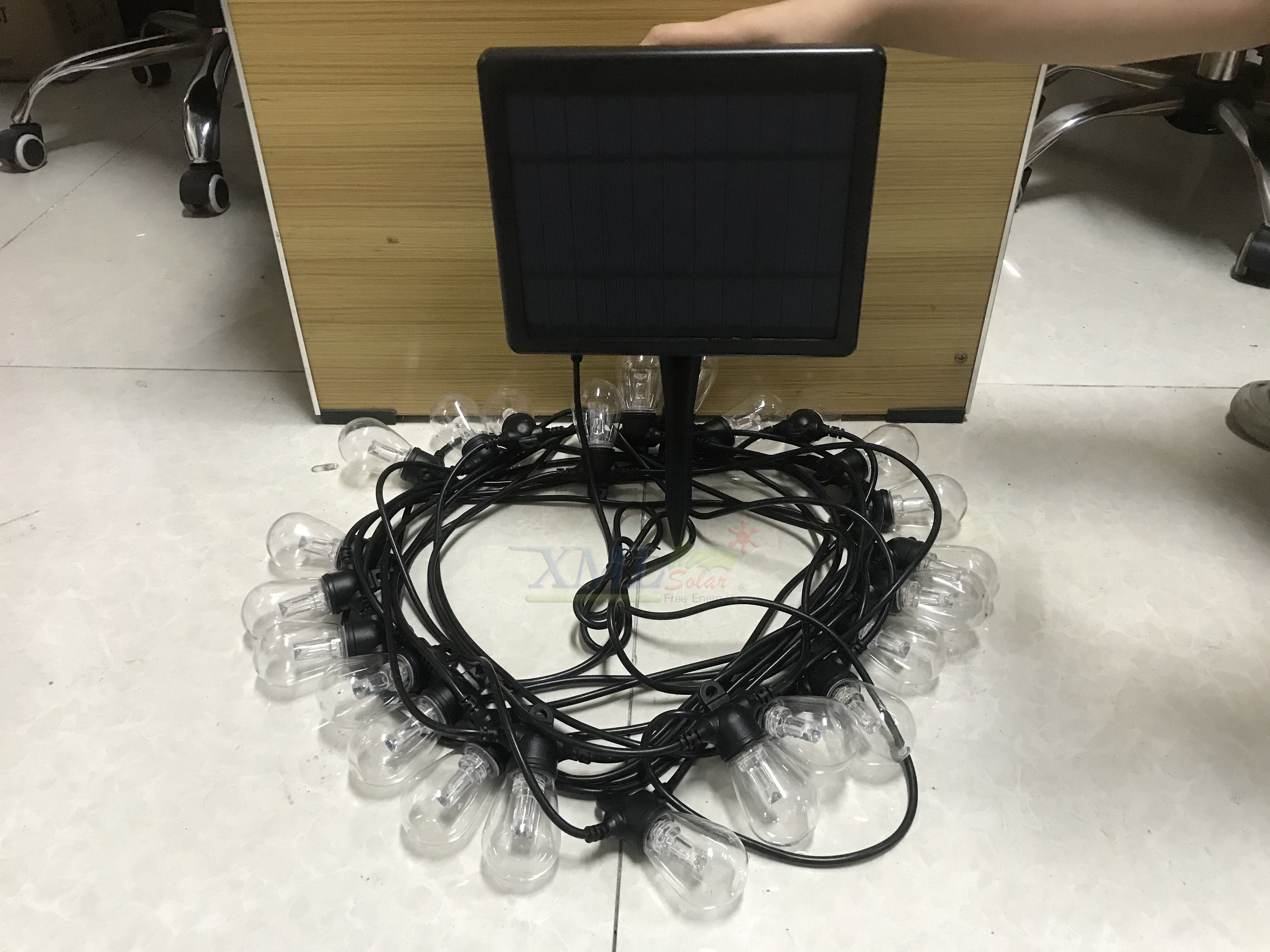 ไฟกระพริบโซล่าเซลล์ หลอดไส้ทรงรี 12 หลอด รุ่น QP-0549 (แสง : เหลืองวอมไวท์)