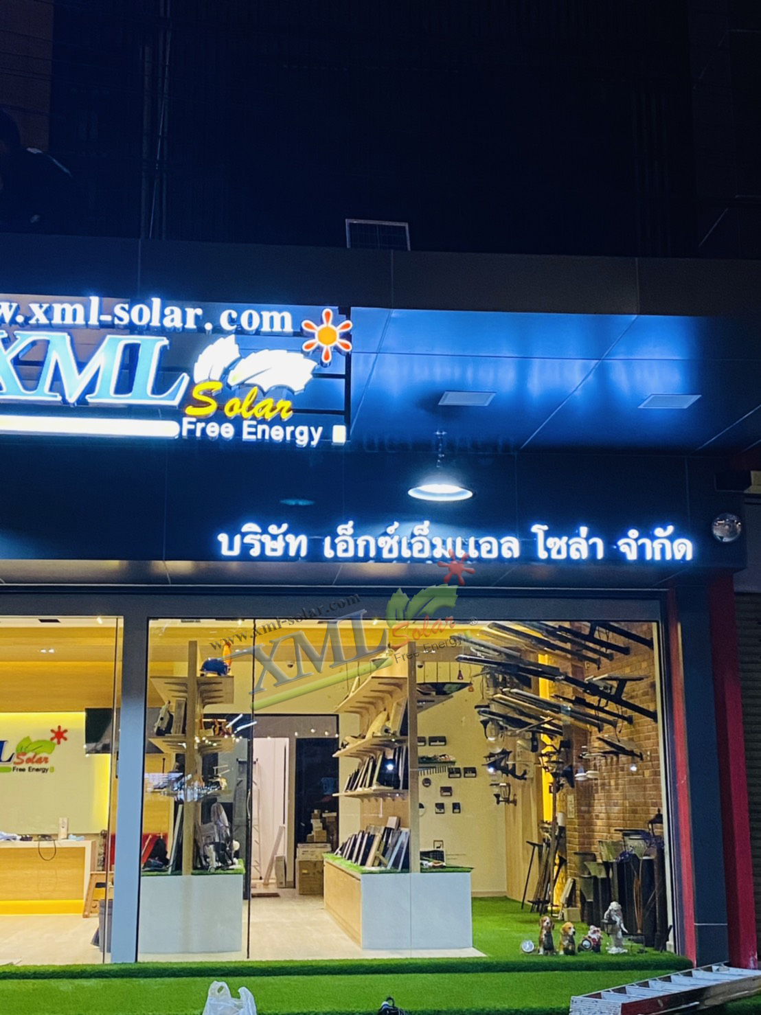 โคมไฟโซล่าเซลล์ ทรง Highbay รุ่นใหญ่ 300W. แบรนด์ Modi * XML-Solar (แสง : ขาว)
