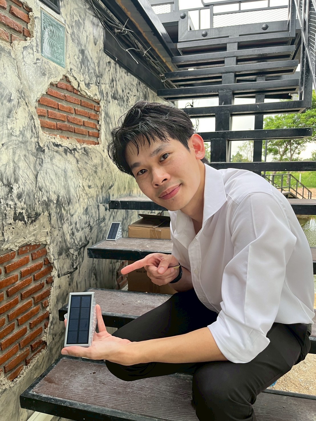ไฟบันไดโซล่าเซลล์ ทรงสามเหลี่ยม รุ่น LSXML-193 (1 แถม 1)
