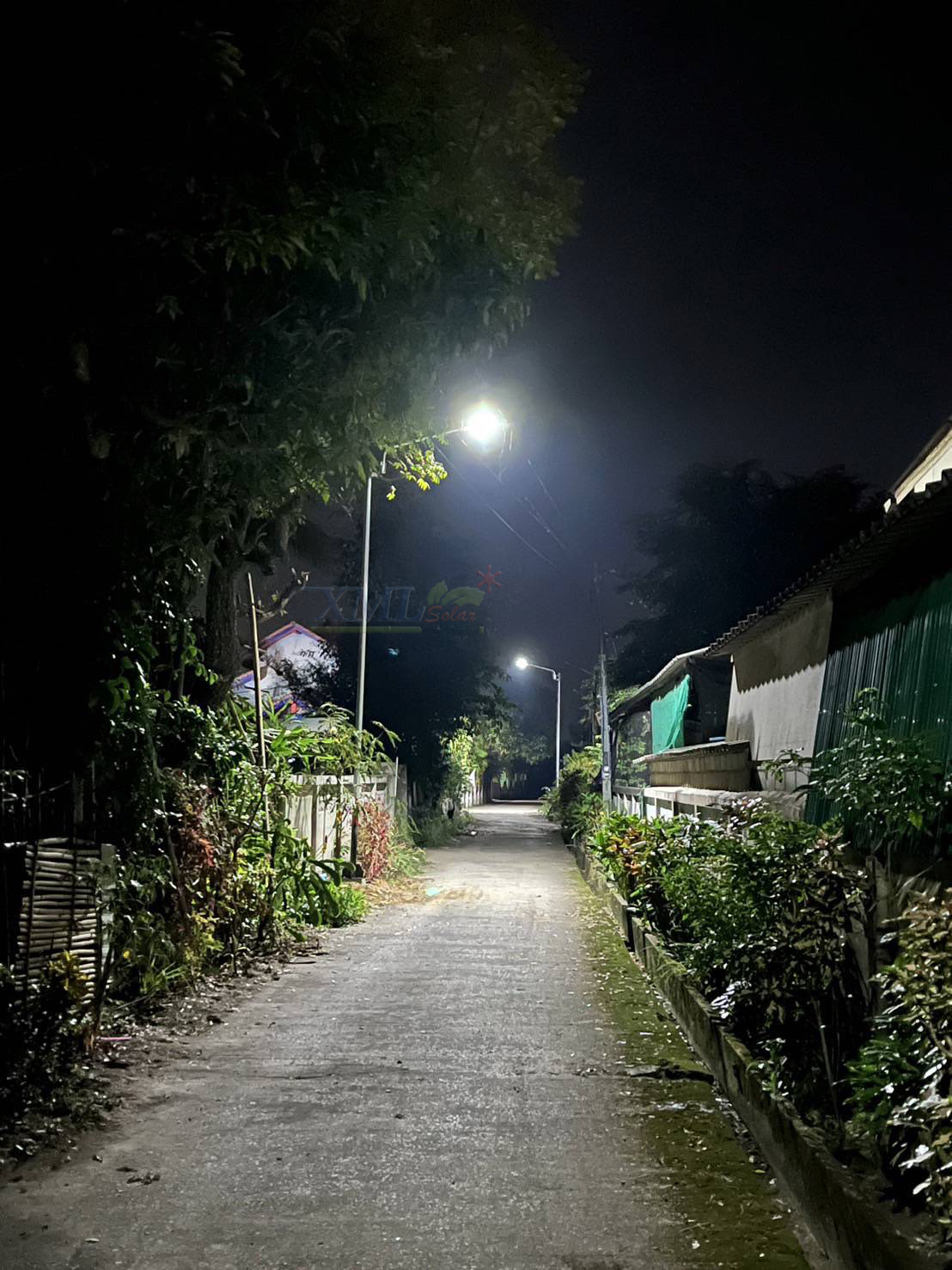 โคมไฟถนนโซล่าเซลล์ 400W รุ่น MD-SLT30-400W (แสง : ขาว)