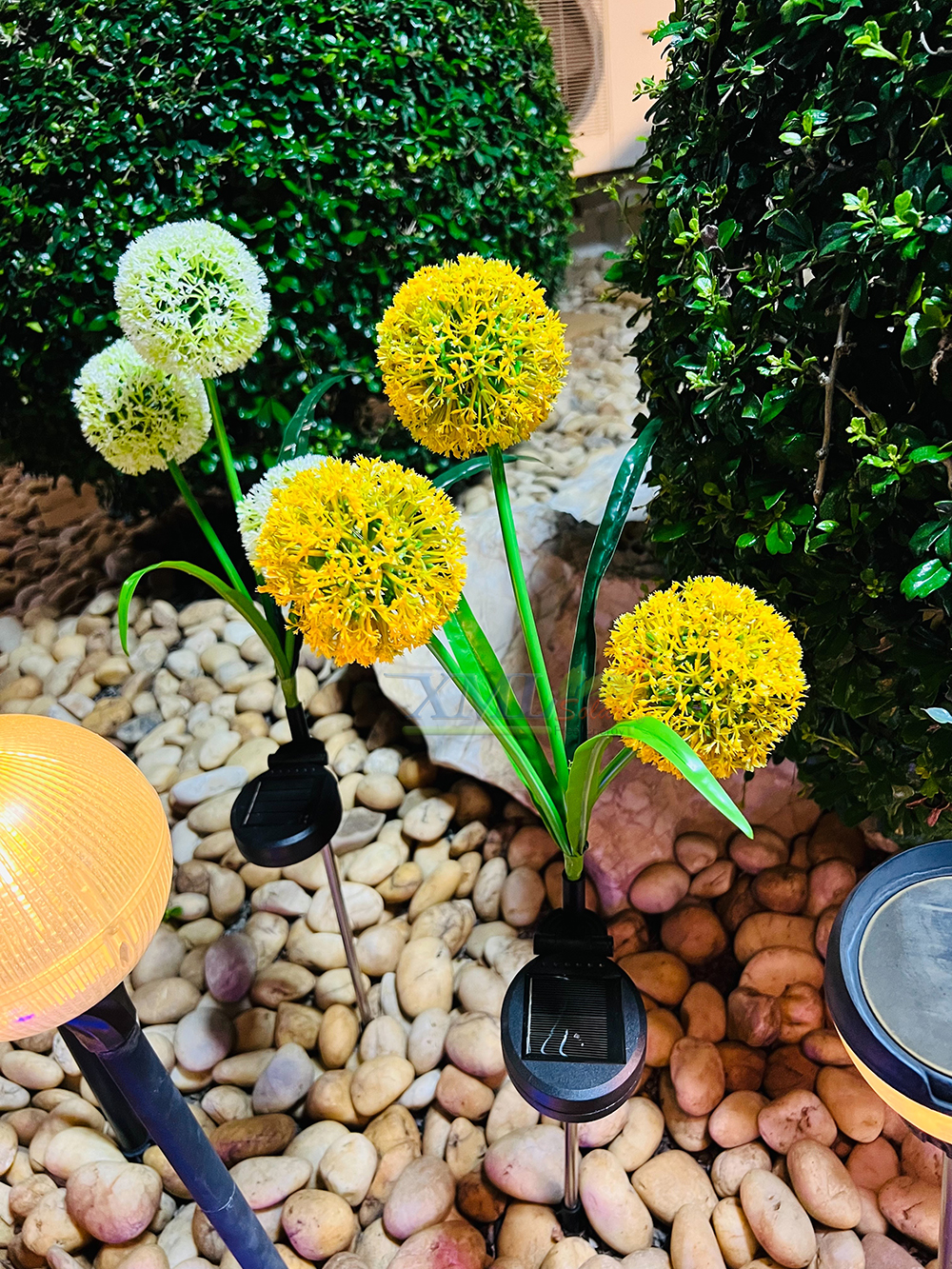 ไฟปักสนามโซล่าเซลล์ ทรงดอกไม้กลม (แสง : หลากสี)(1 แถม 1)