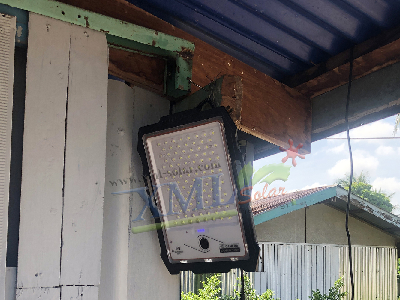 ไฟสปอตไลท์โซล่าเซลล์ 300 W. รุ่น Smart IOT With CCTV Camera (เเสง : ขาว)