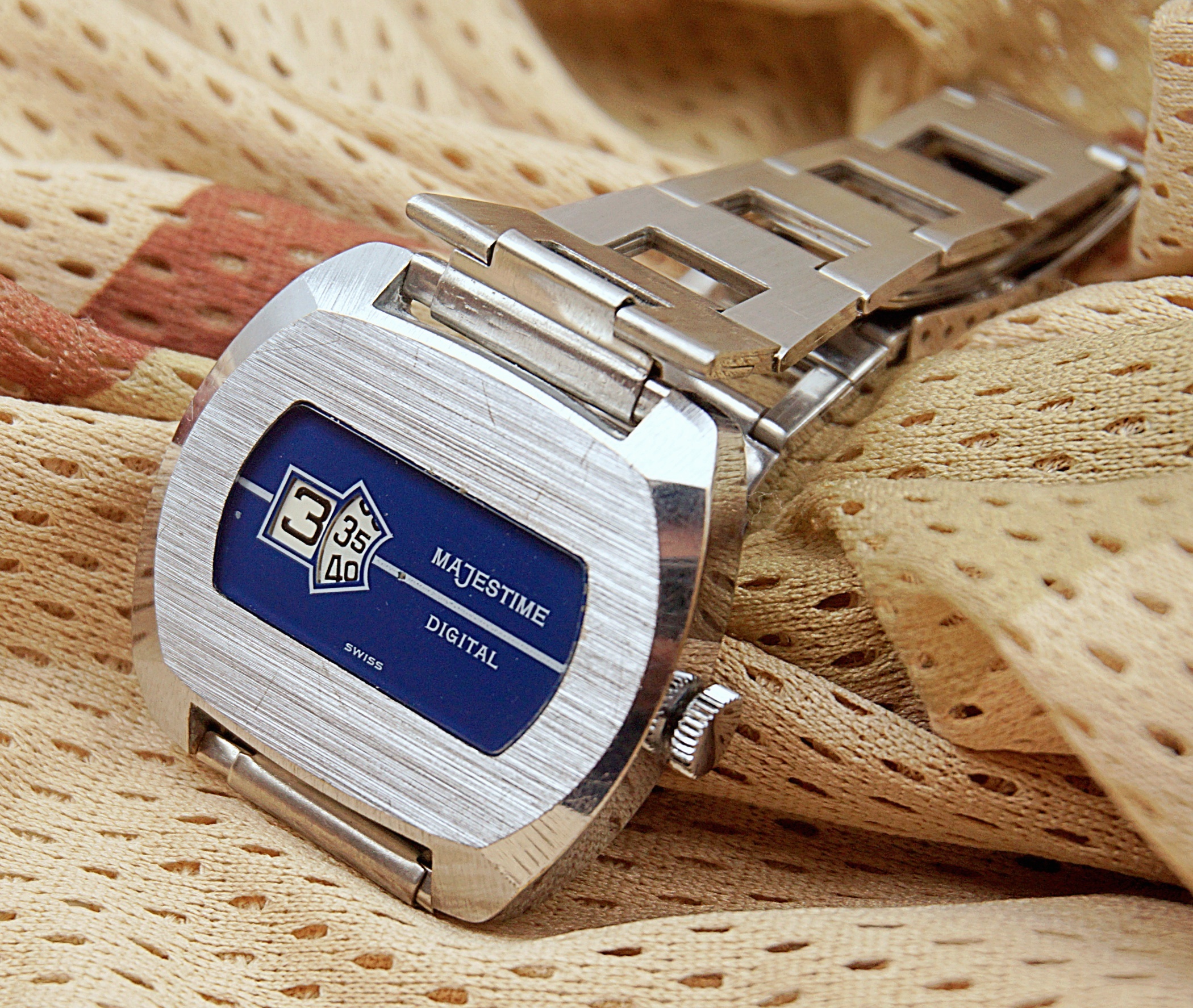 นาฬิกาเก่า MAJESTIME ไขลาน (JUMP HOUR)