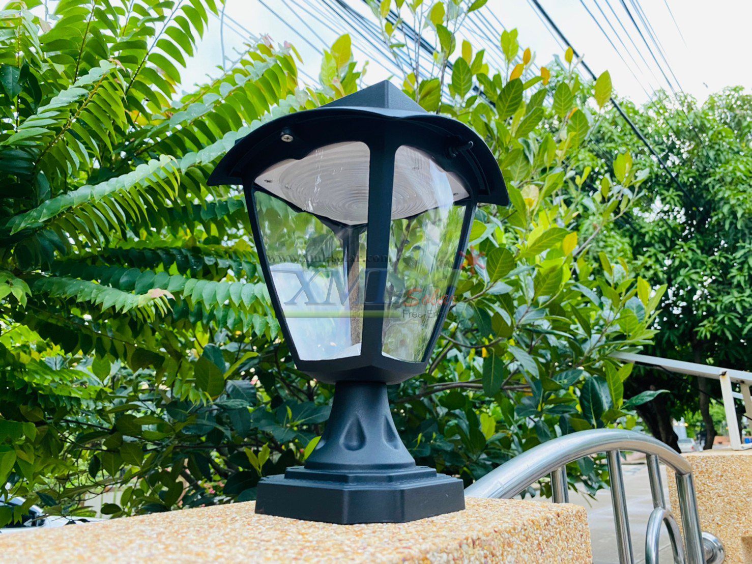 โคมไฟหัวเสาโซล่าเซลล์ สไตล์ยุโรป (เเสง : ขาว + เหลืองวอมไวท์)