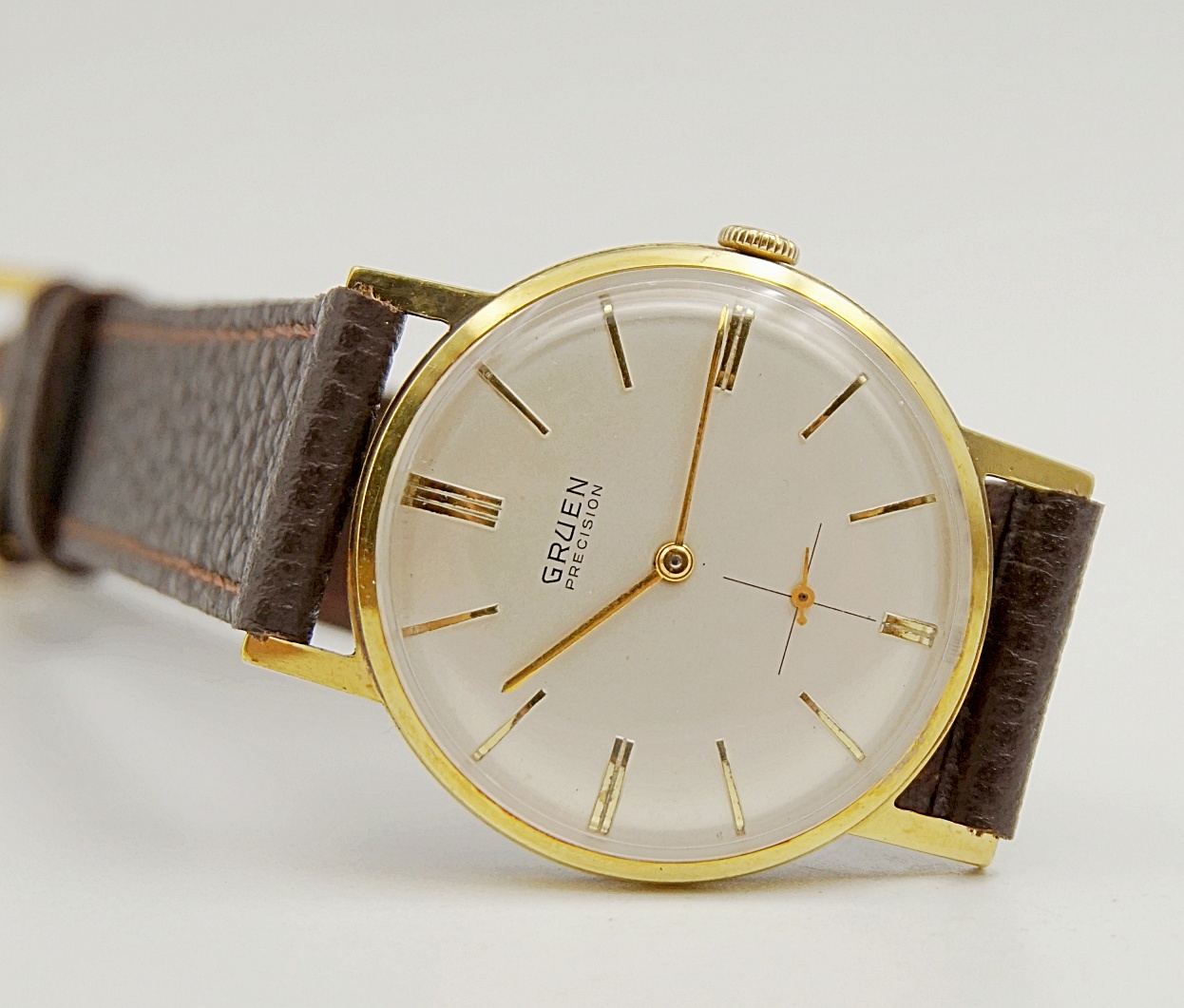 นาฬิกาเก่า GRUEN ไขลานสองเข็มครึ่ง