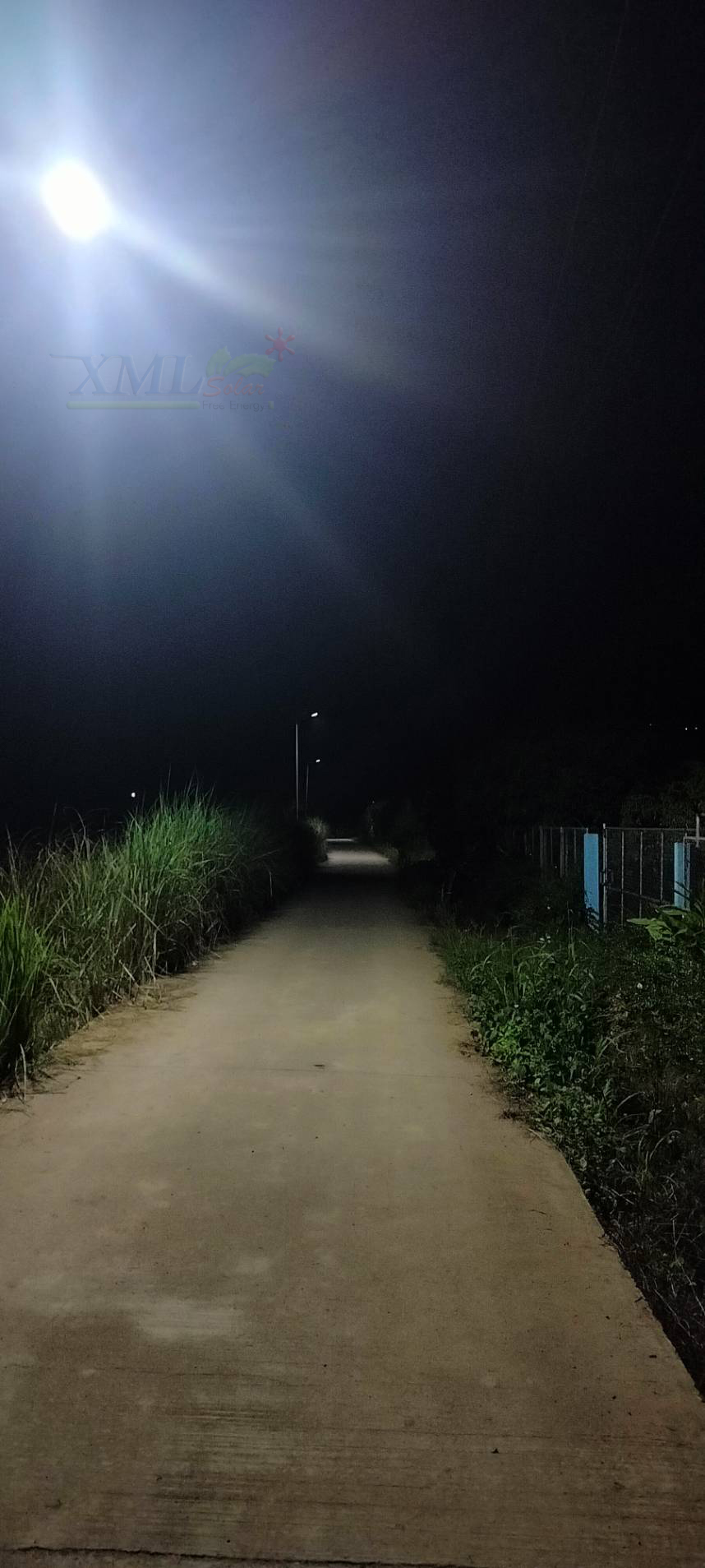 โคมไฟถนนโซล่าเซลล์ 400W รุ่น MD-SLT30-400W (แสง : ขาว)