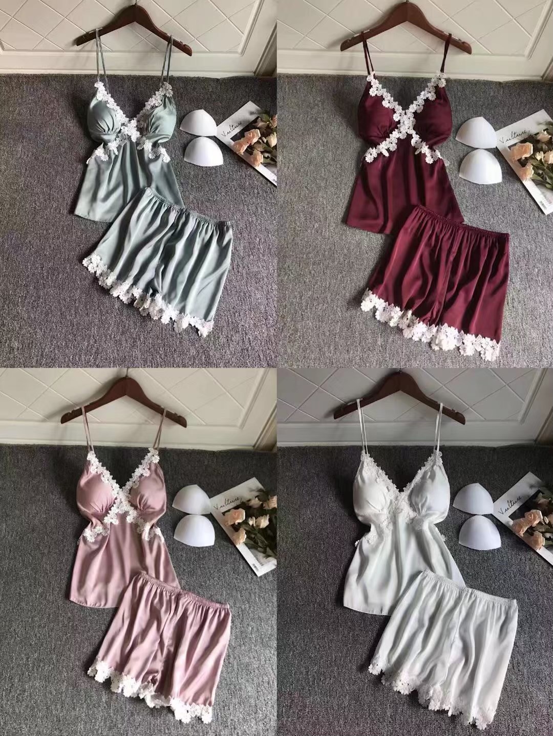 ชุดนอนผ้าซิลค์ซาติน เสื้อสายเดี่ยว กางเกงขาสั้น เนื้อนิ่ม ใส่สบาย ไม่คัน มีฟองน้ำถอดออกได้ ฟรีไซส์ มี 4 สี ราคาส่ง 3 ชิ้น คละแบบได้ ชุดละ 290 บาท